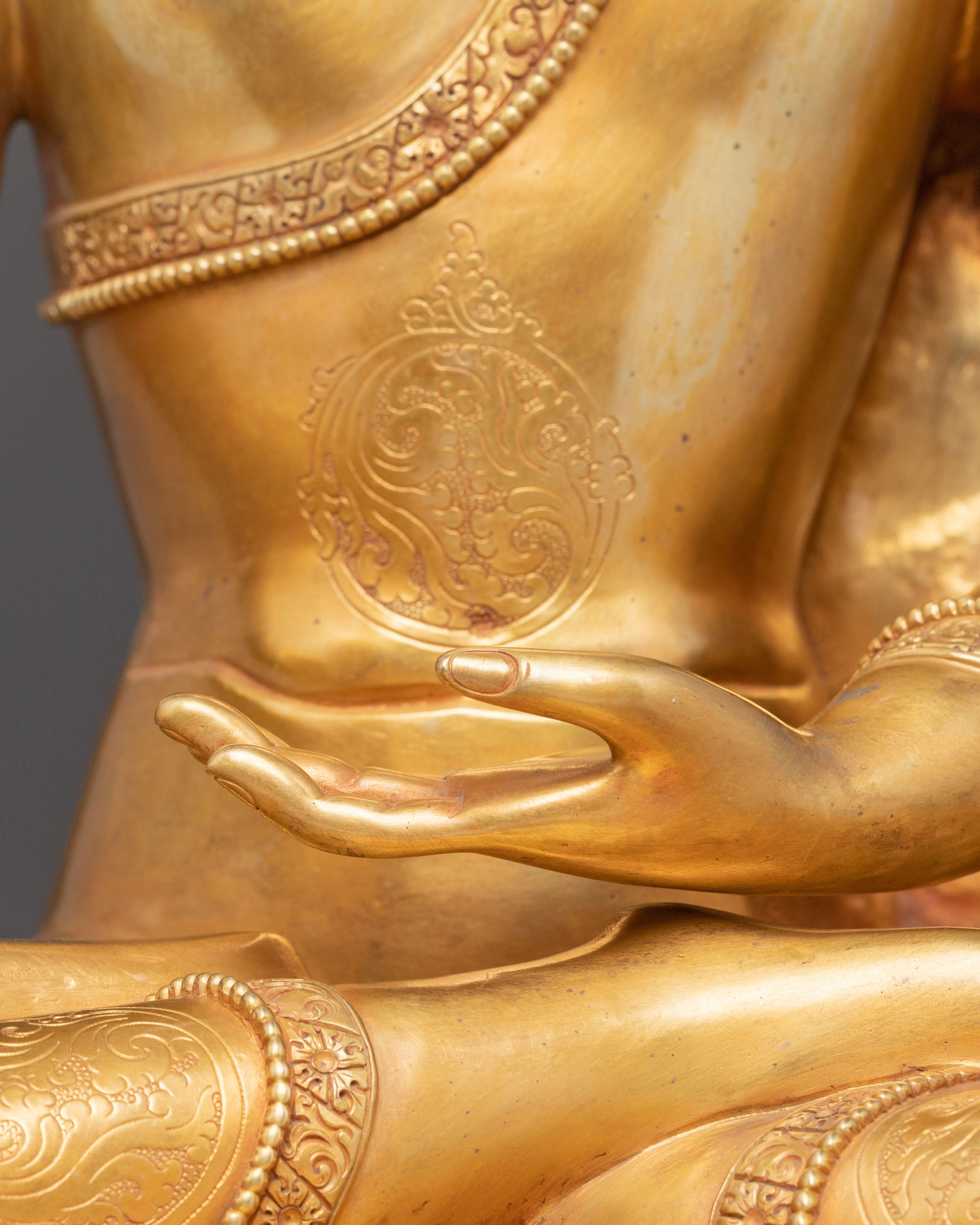 Shakyamuni Buddha Statue: Symbol of Wisdom and Compassion
