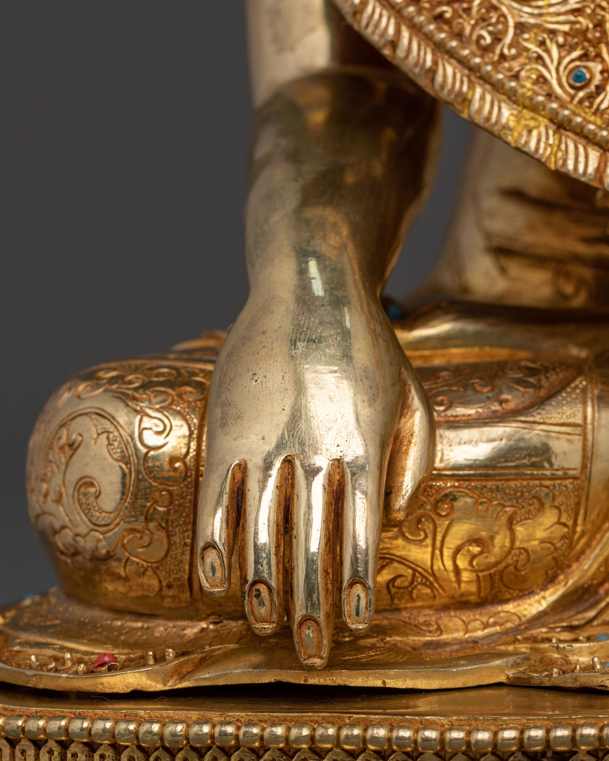 Crown Shakyamuni Buddha Magnificient Statue in Gilded Gold