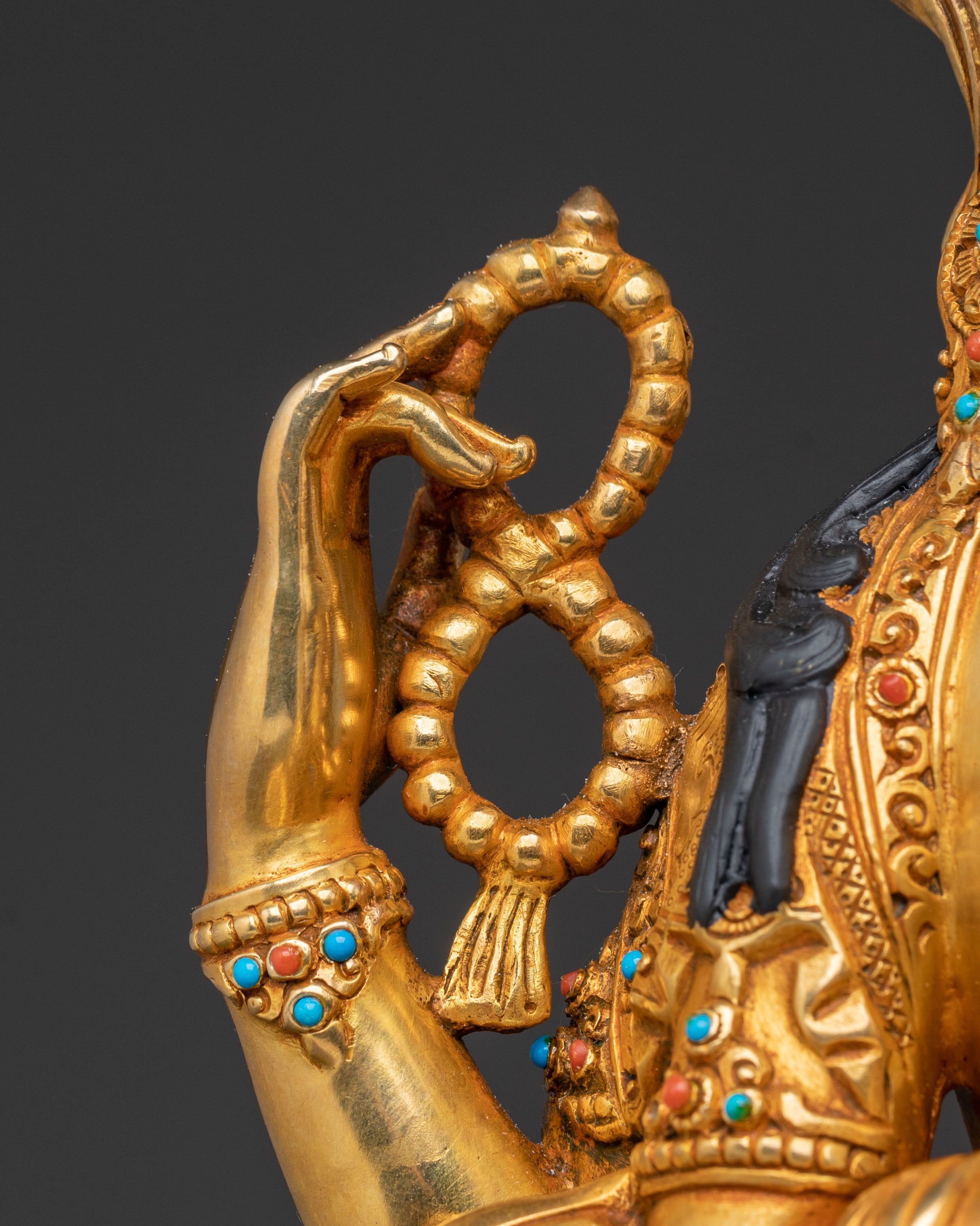 Chenrezig Protector Statue: Handcrafted Figurine for Spiritual Spaces