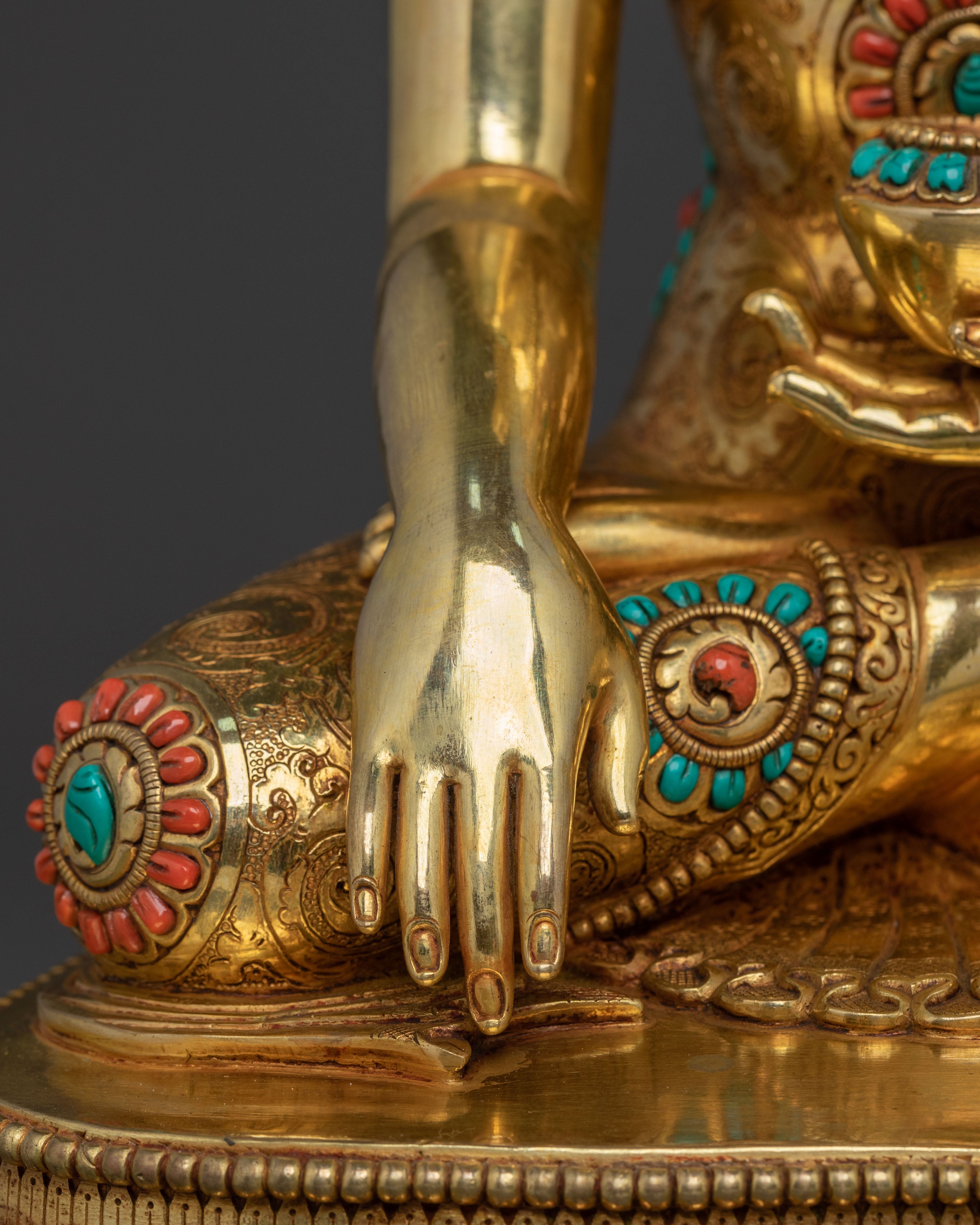 Shakyamuni Buddha Statue | 24K Gold Gilded Art