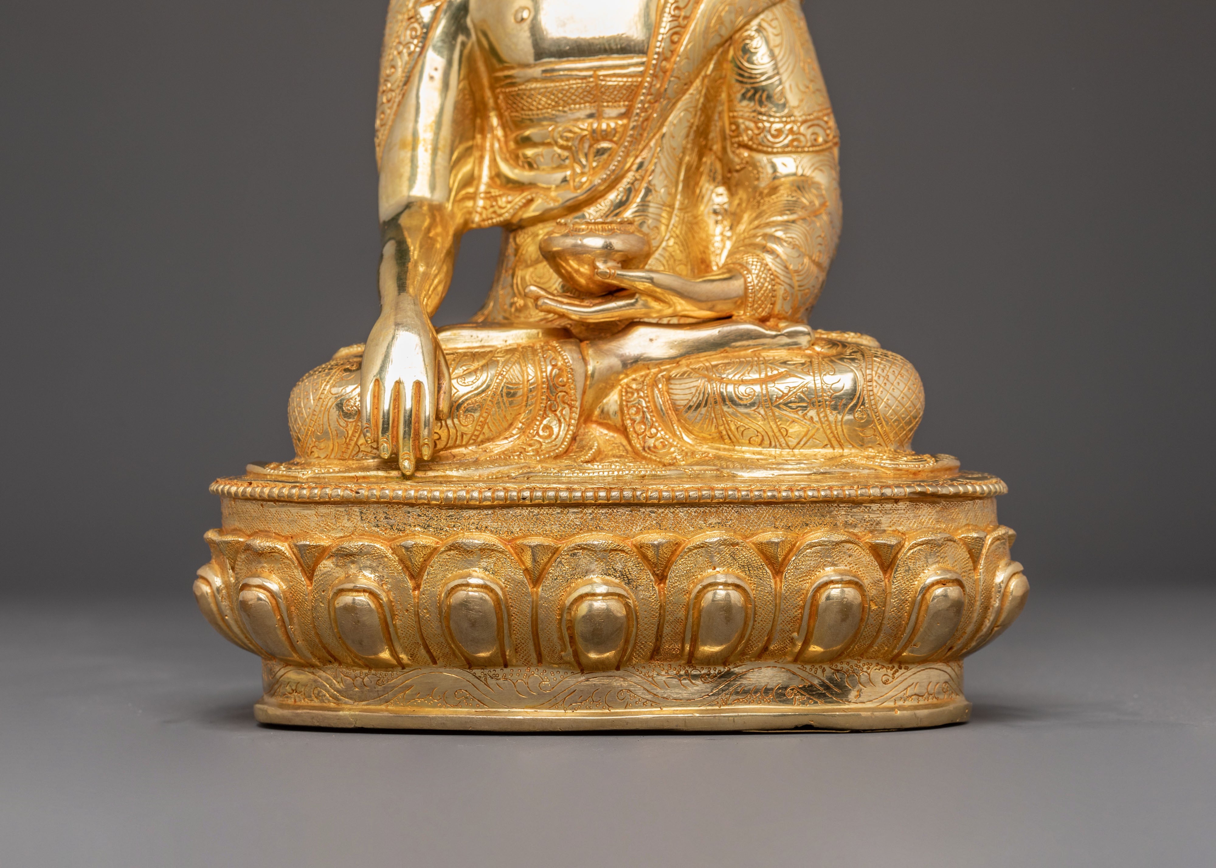 Shakyamuni Buddha Golden Statue | Historical Buddha Sculpture