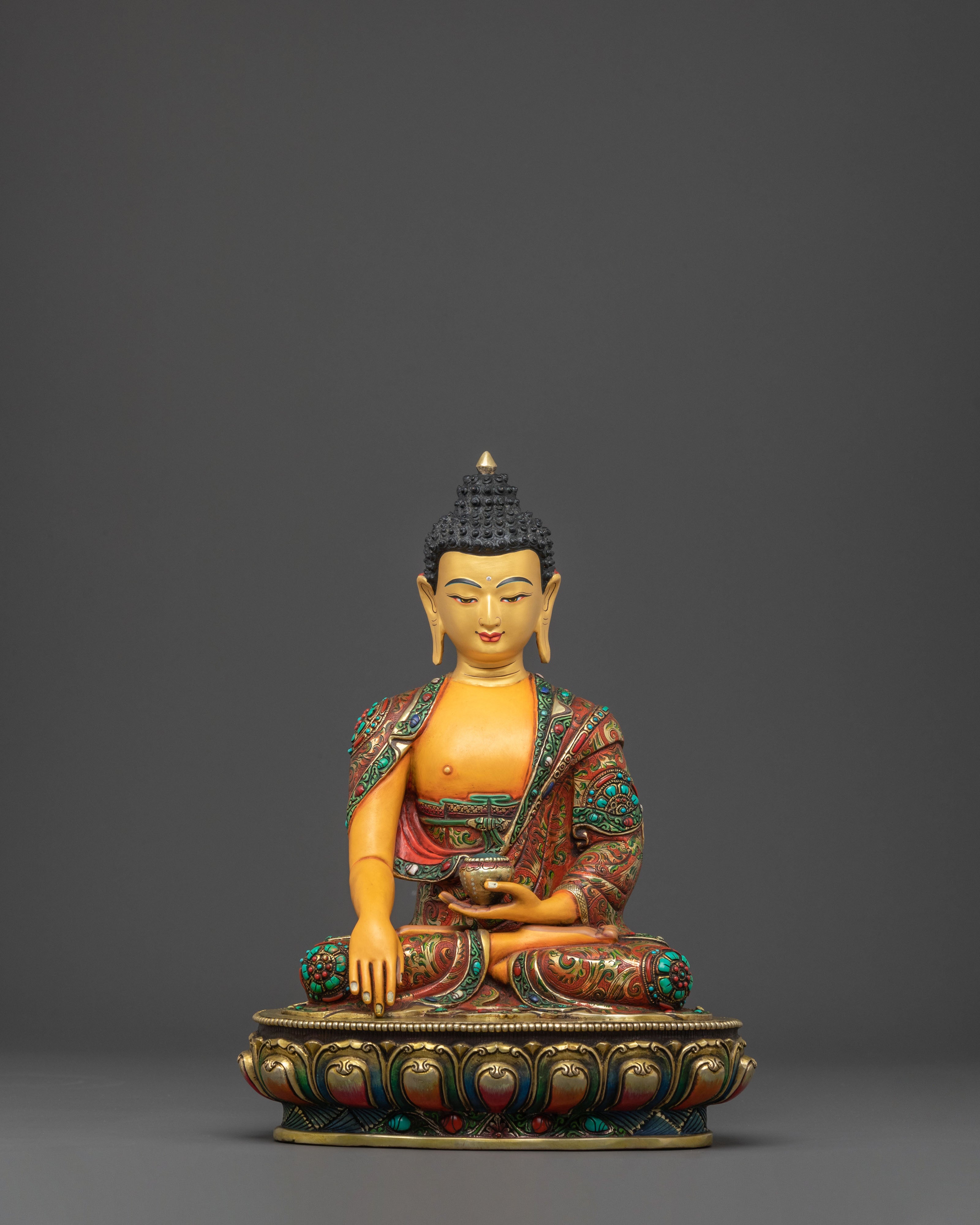 Shakyamuni Buddha Statue – Serene Nepali Artistry
