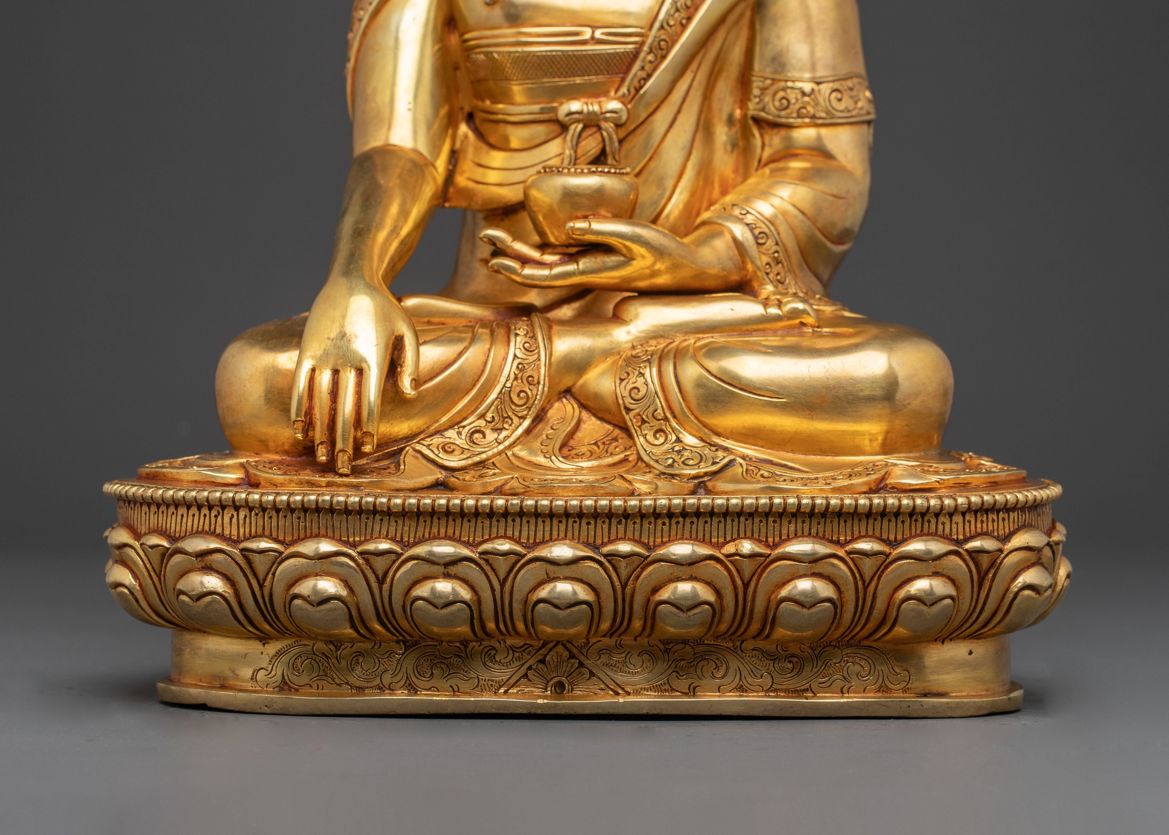 Shakyamuni Buddha Statue: Attain Peace and Freedom