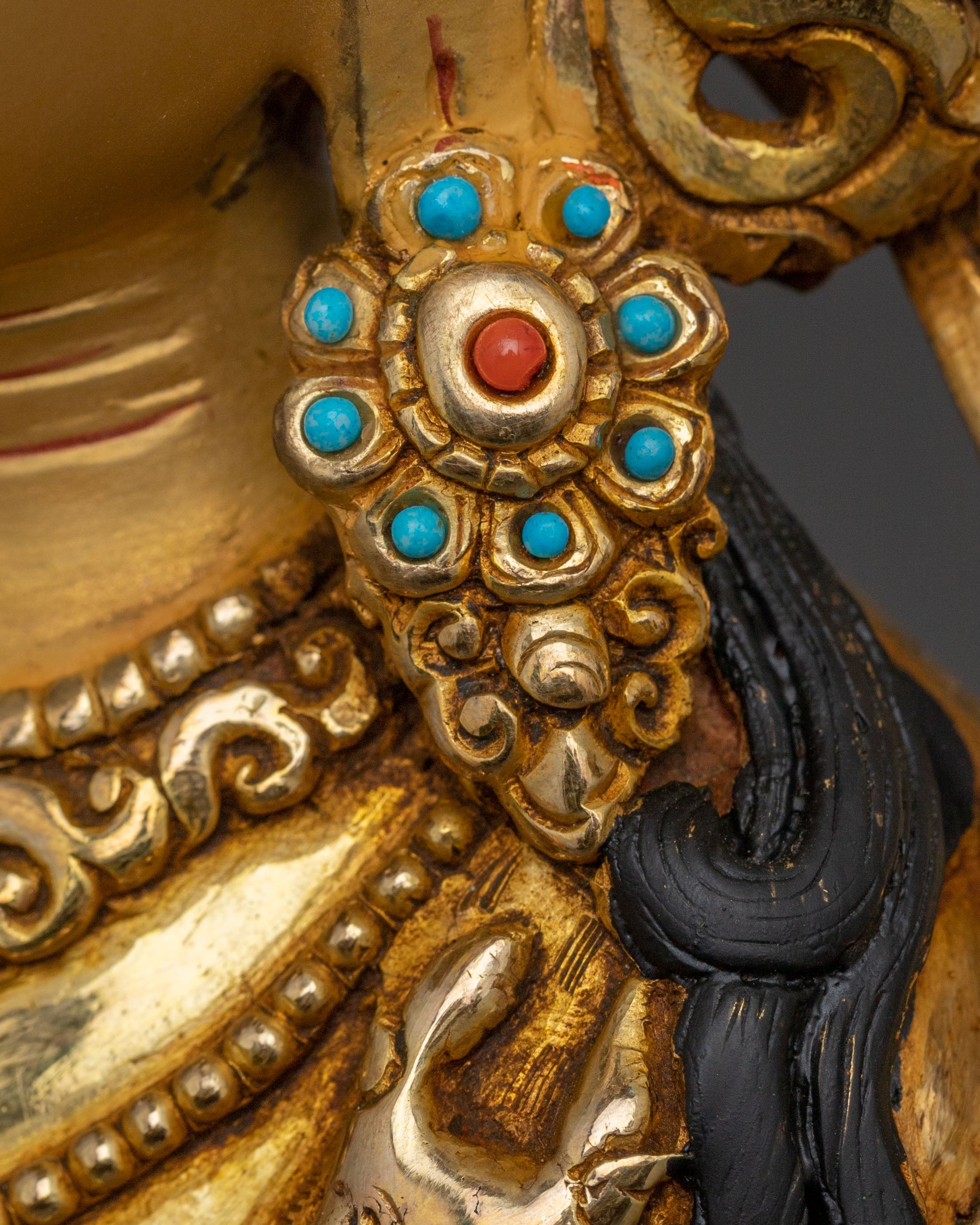 Chenrezig Enlightened Bodhisattva Statue – 24K Gold Gilded Masterpiece