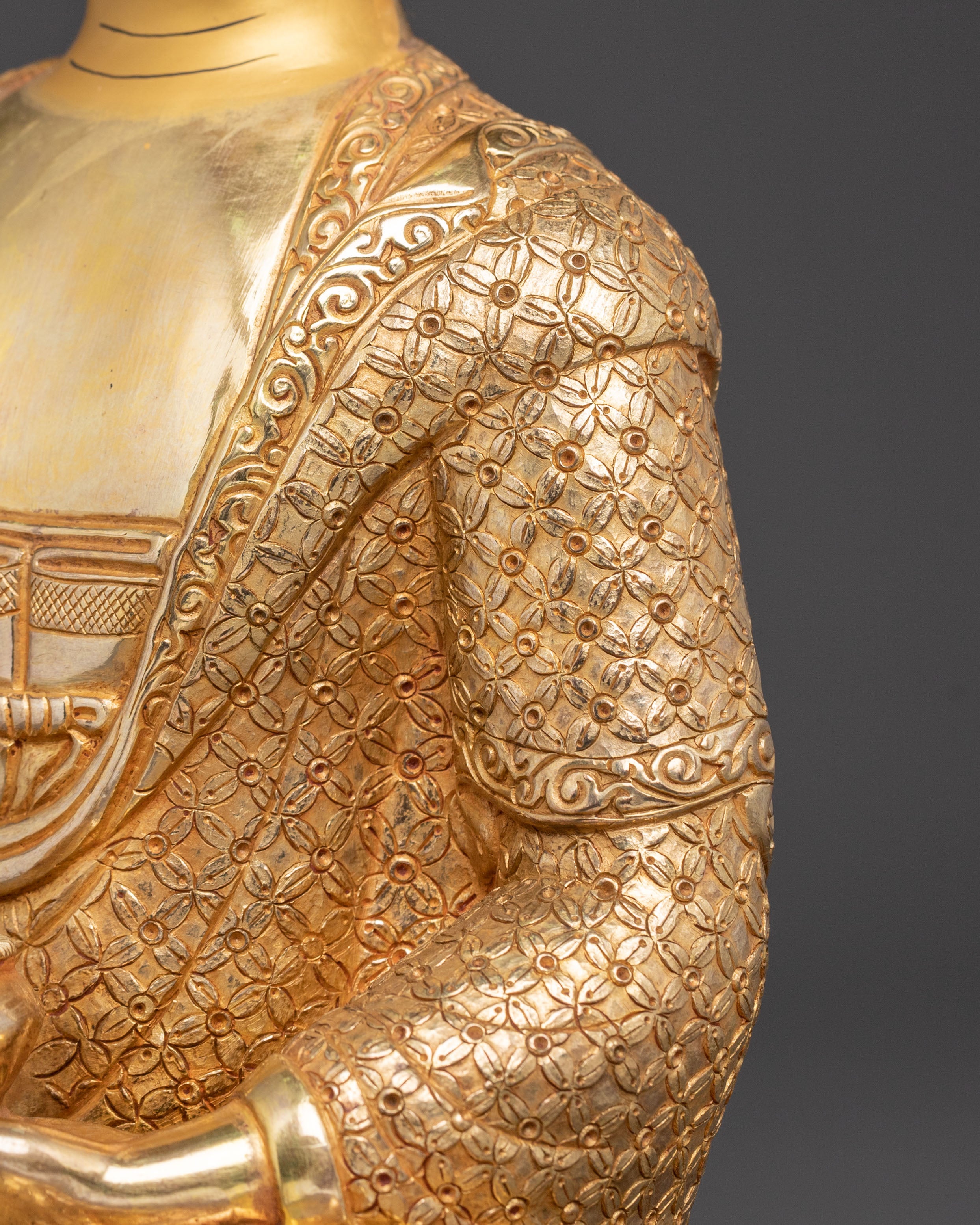 Shakyamuni Buddha Buddhist Statue: 24K Gold Gilded Statue