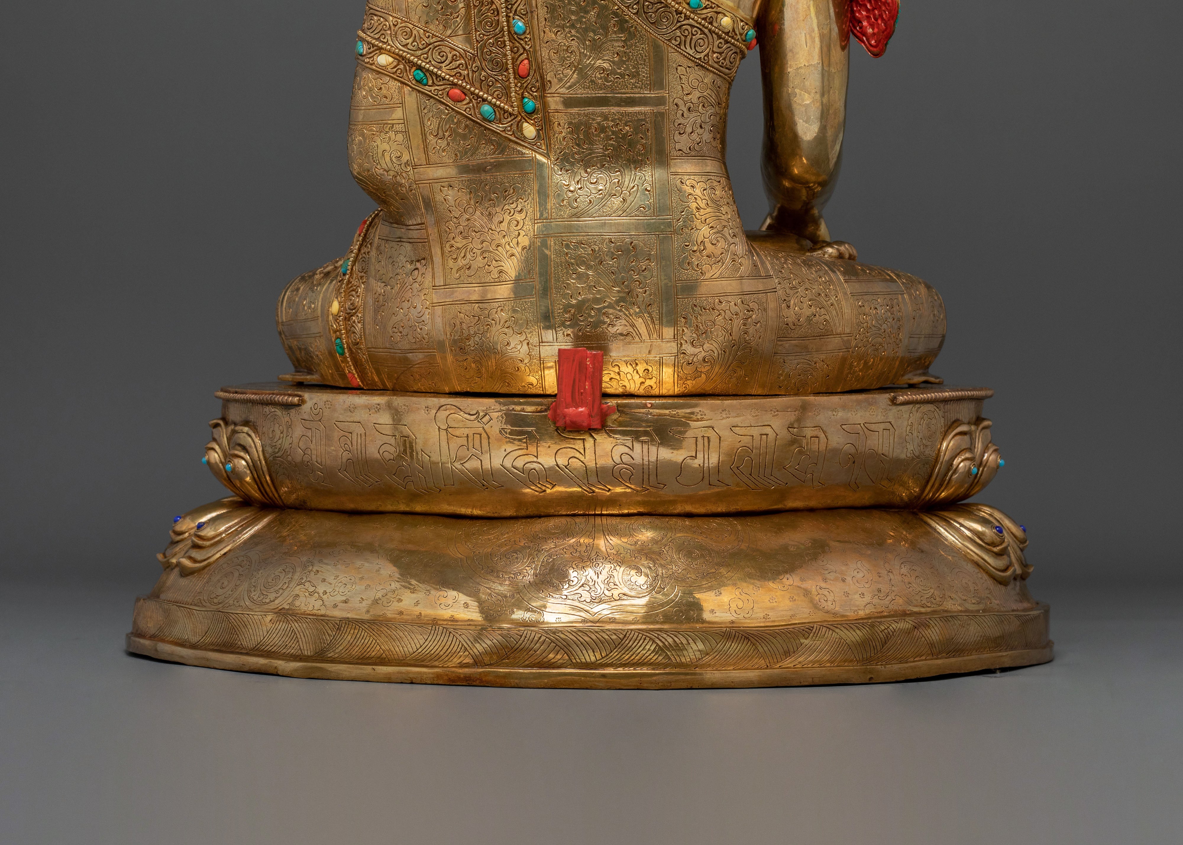 Crowned Buddha of Enlightenment Statue: Sacred Symbol of Wisdom and Awakening