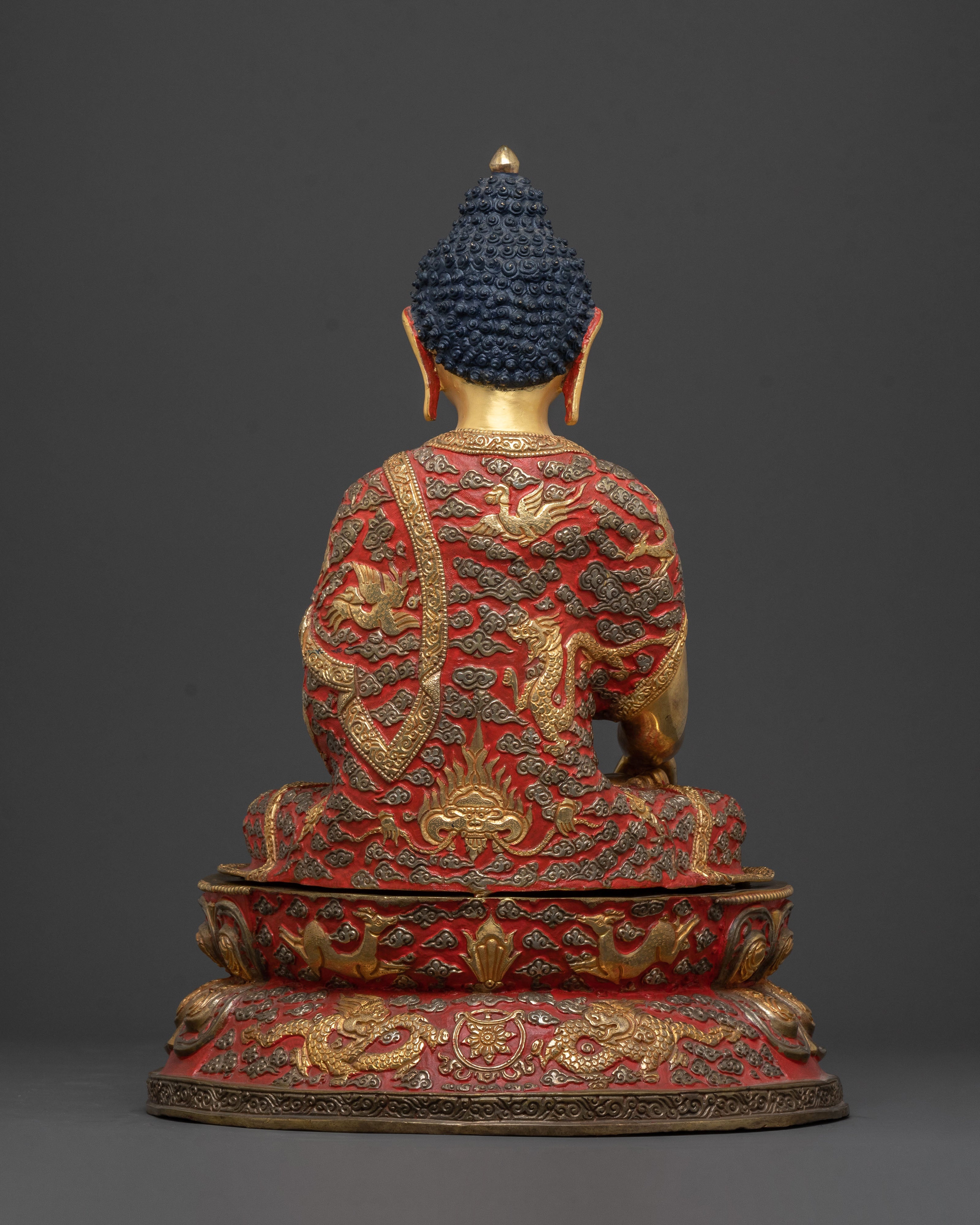 Shakyamuni Buddha Golden Statue: Enlightened Presence