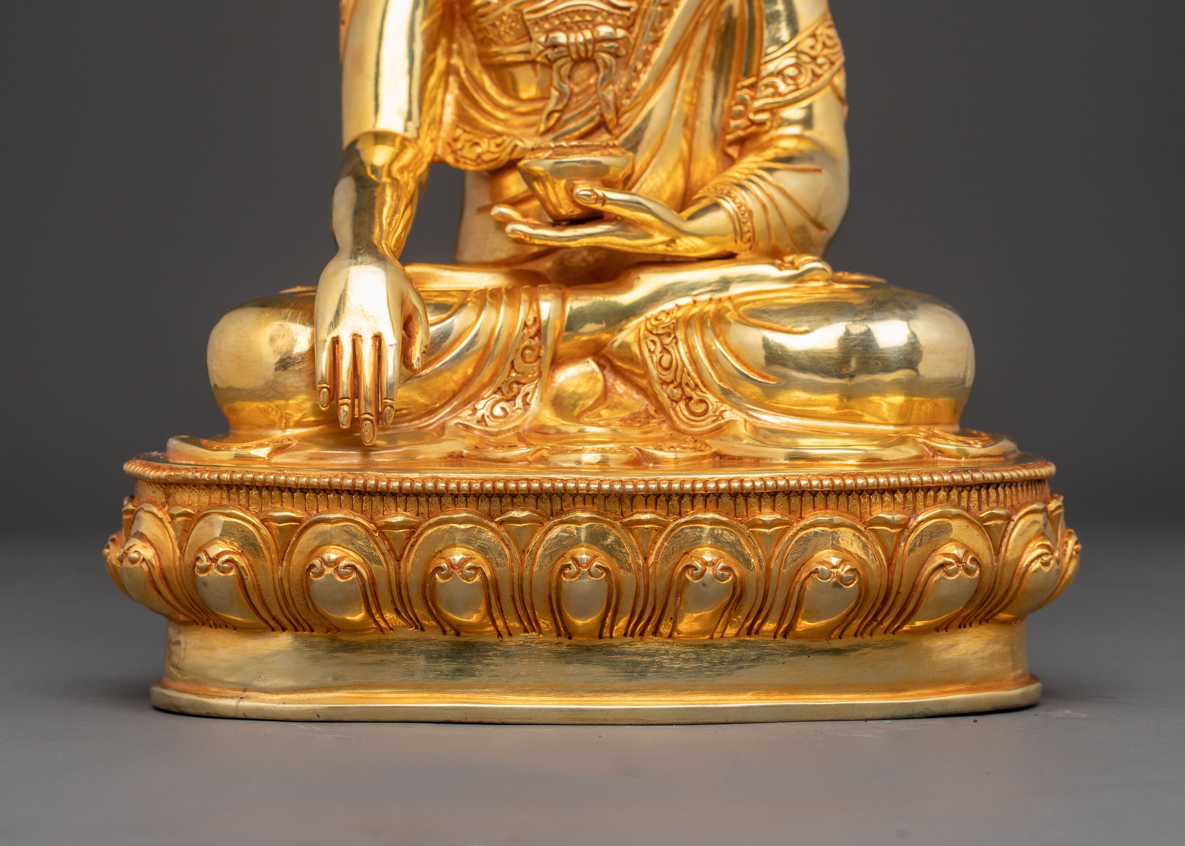 Golden Statue of Shakyamuni Buddha, Founder of Buddhism | The Enlightened One