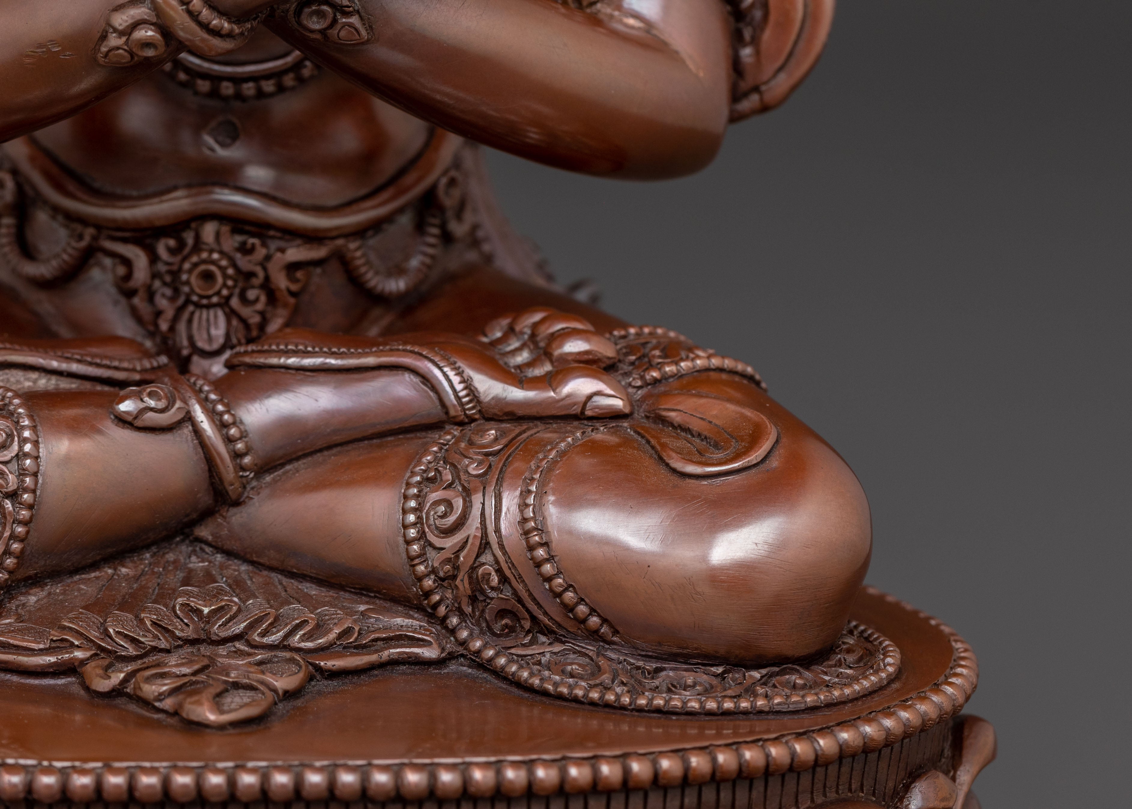 Divine Vajradhara Statue - Embodies Enlightenment