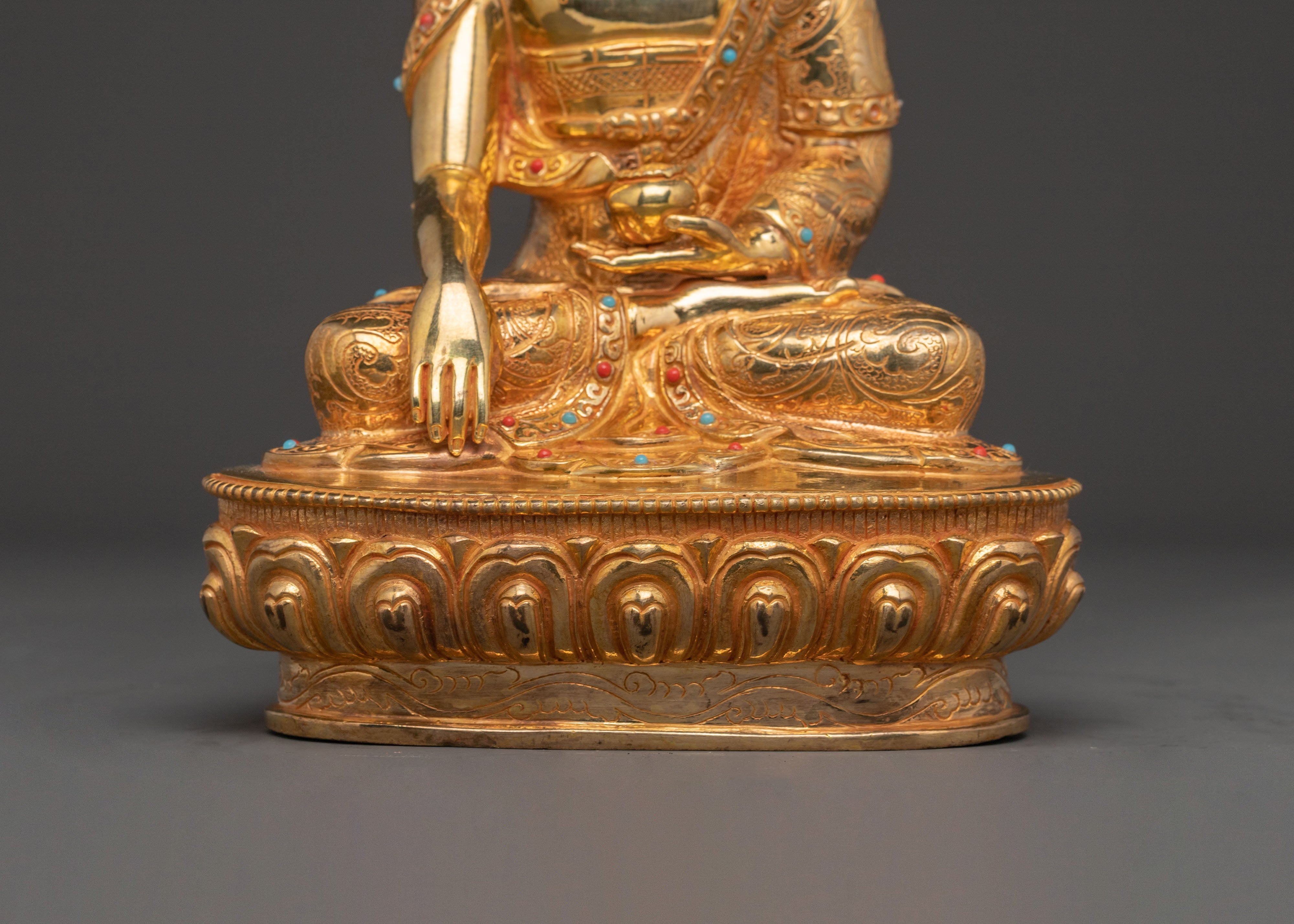 Himalayan Enlightened Shakyamuni Statue - Serene Gilded Copper