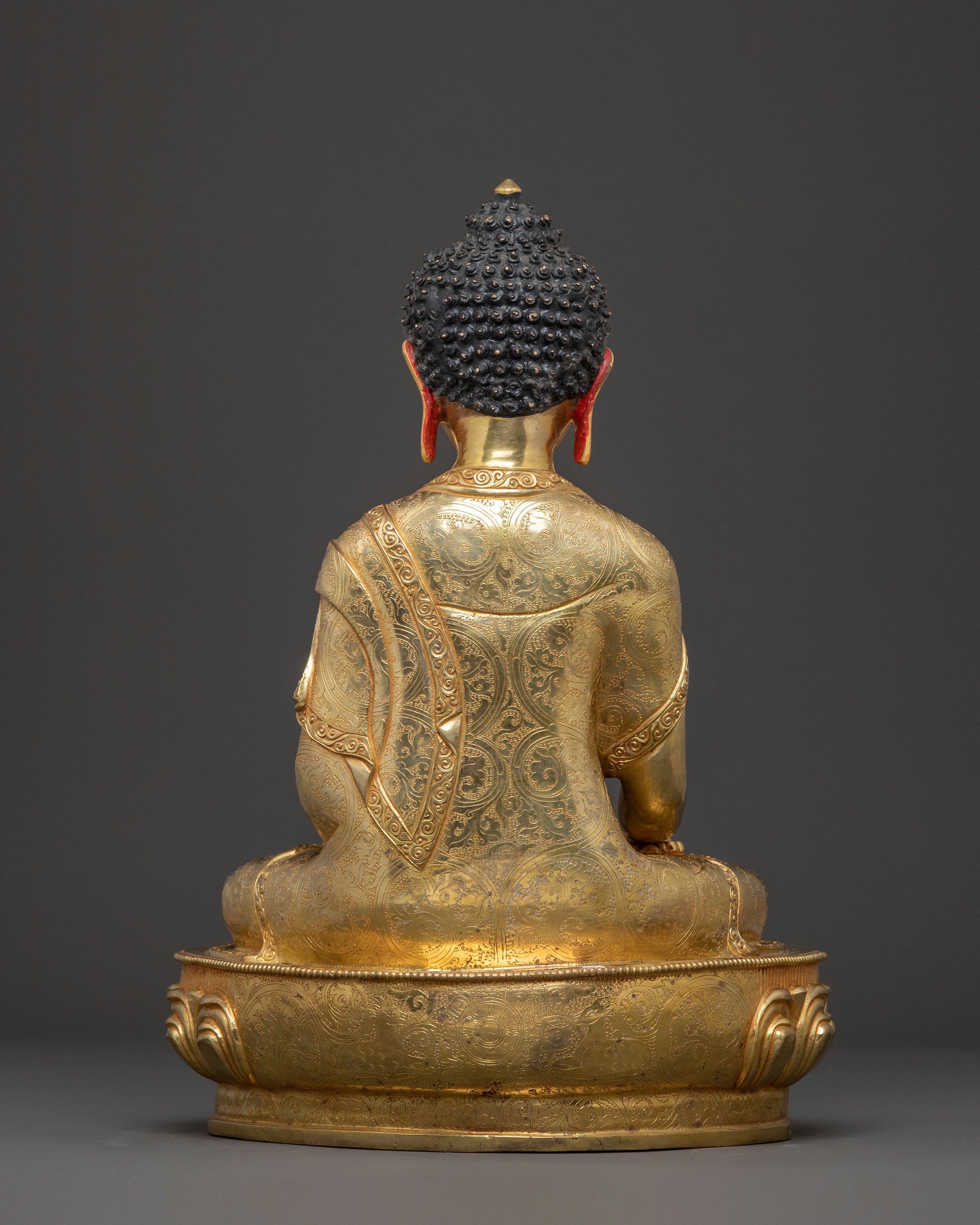 Golden Statue of Shakyamuni Buddha – Handcrafted Serenity
