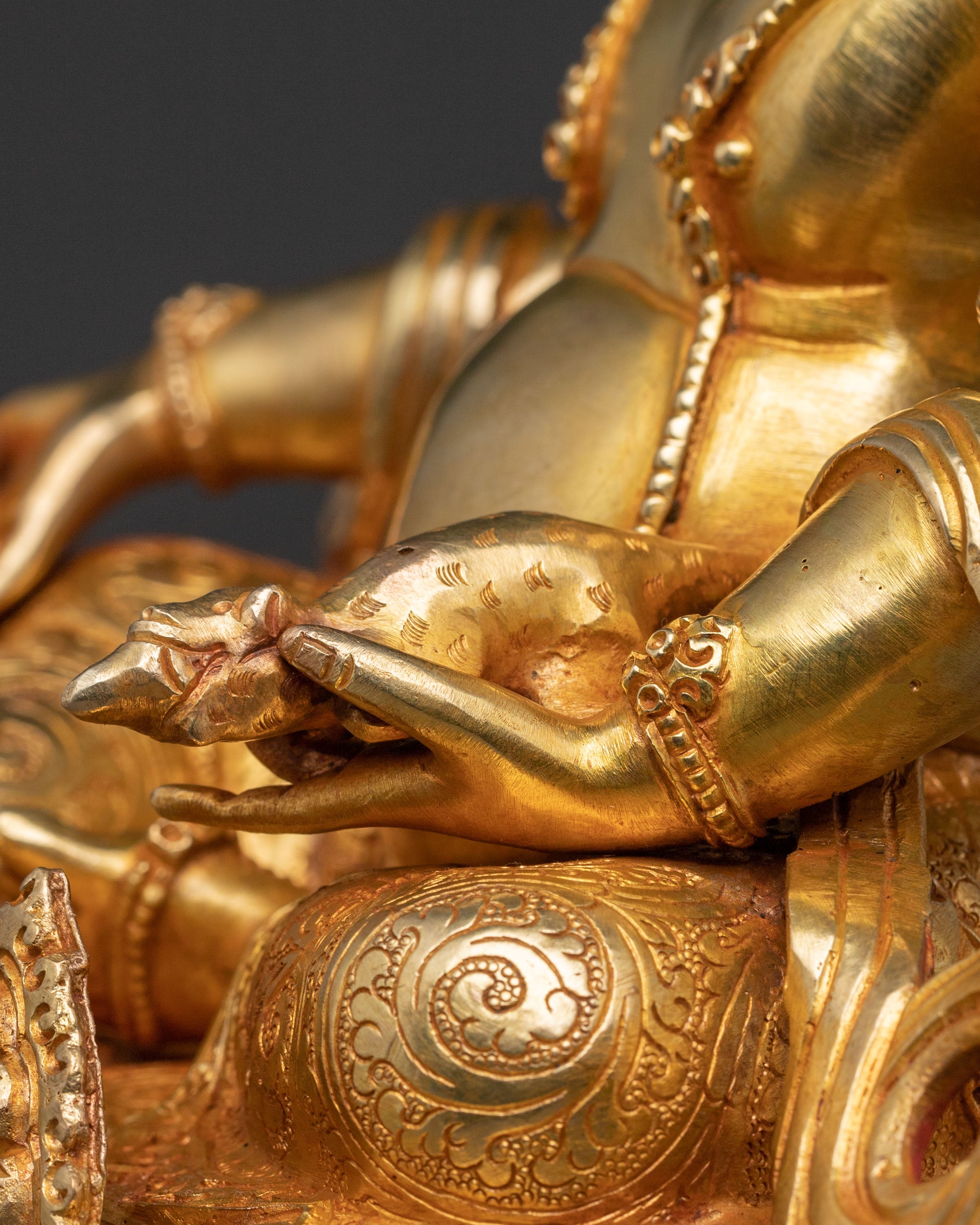 Dzambhala Statue Guardian of Wealth – Hand-Gilded Serenity