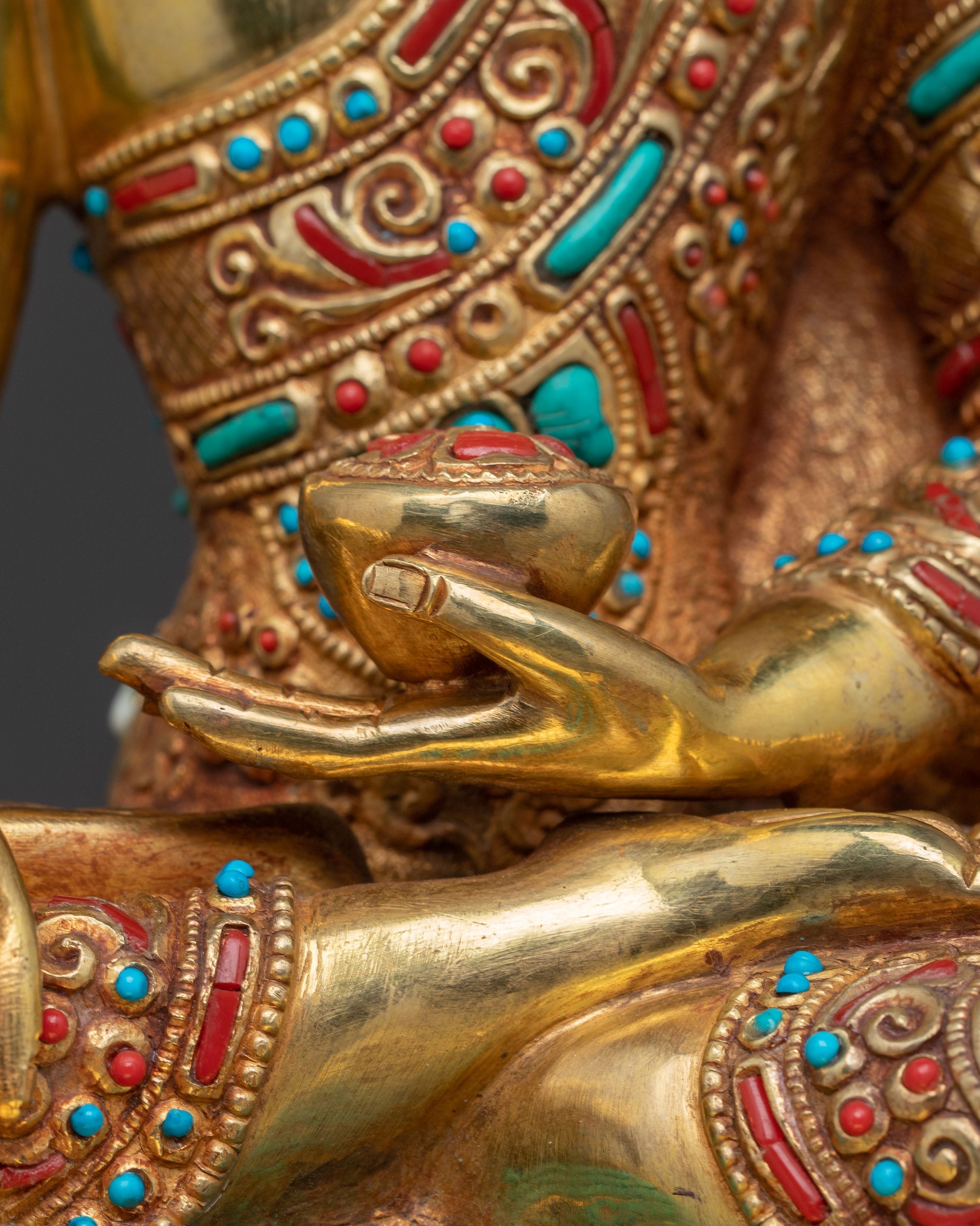 Shakyamuni Buddha Sculpture: Symbol of Power and Wisdom