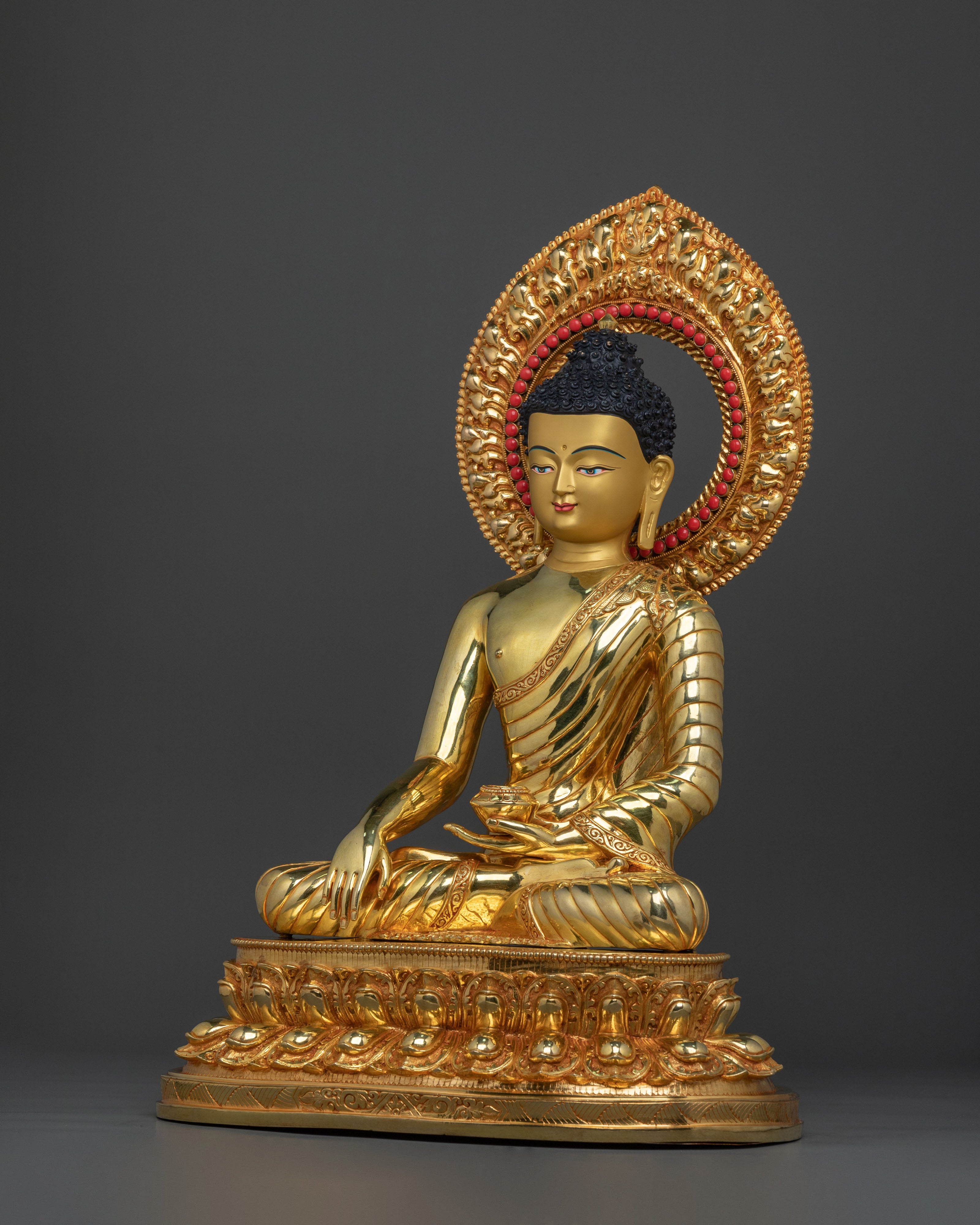 historical founder of buddhism shakyamuni buddha statue