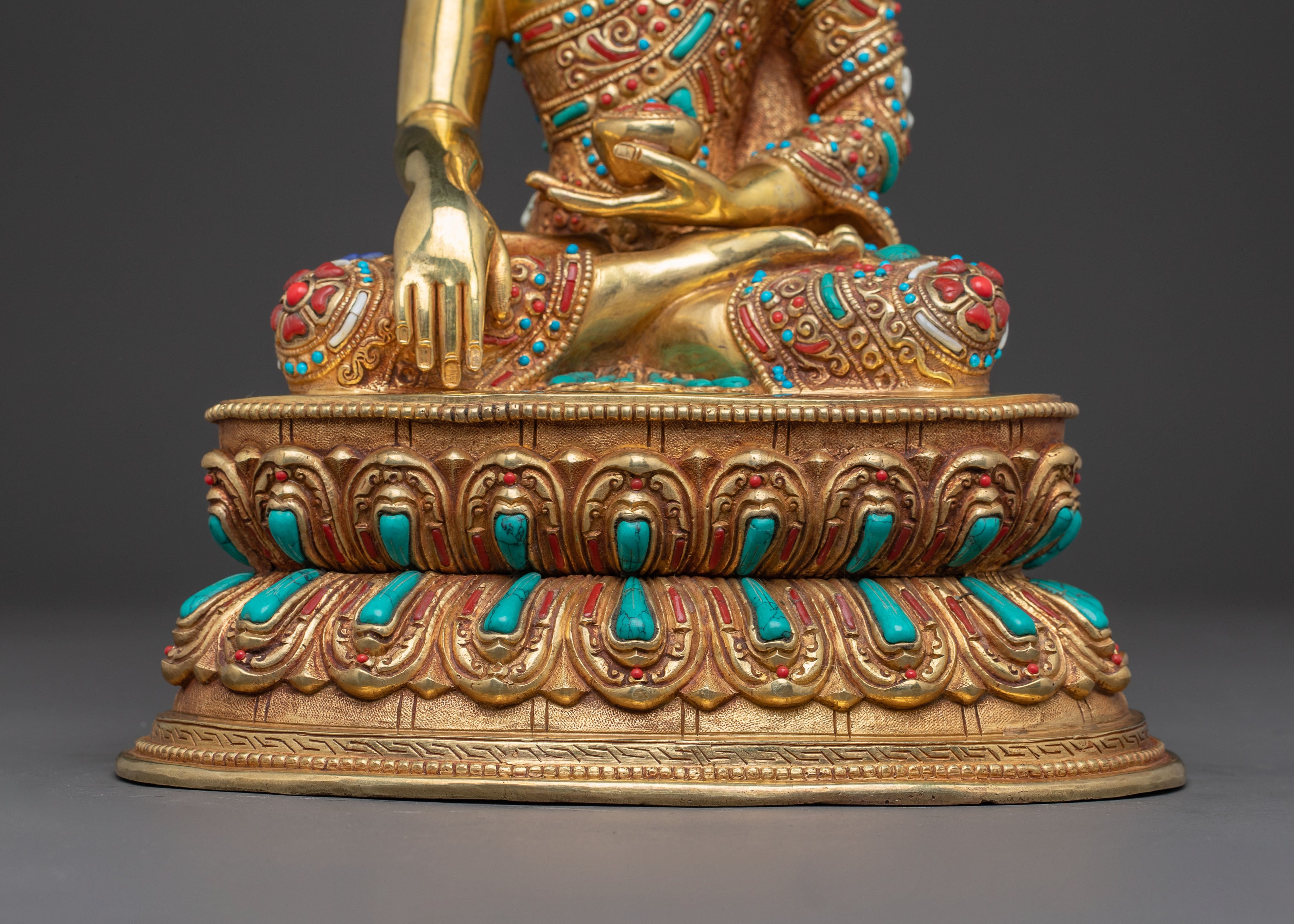 Shakyamuni Buddha Sculpture: Symbol of Power and Wisdom