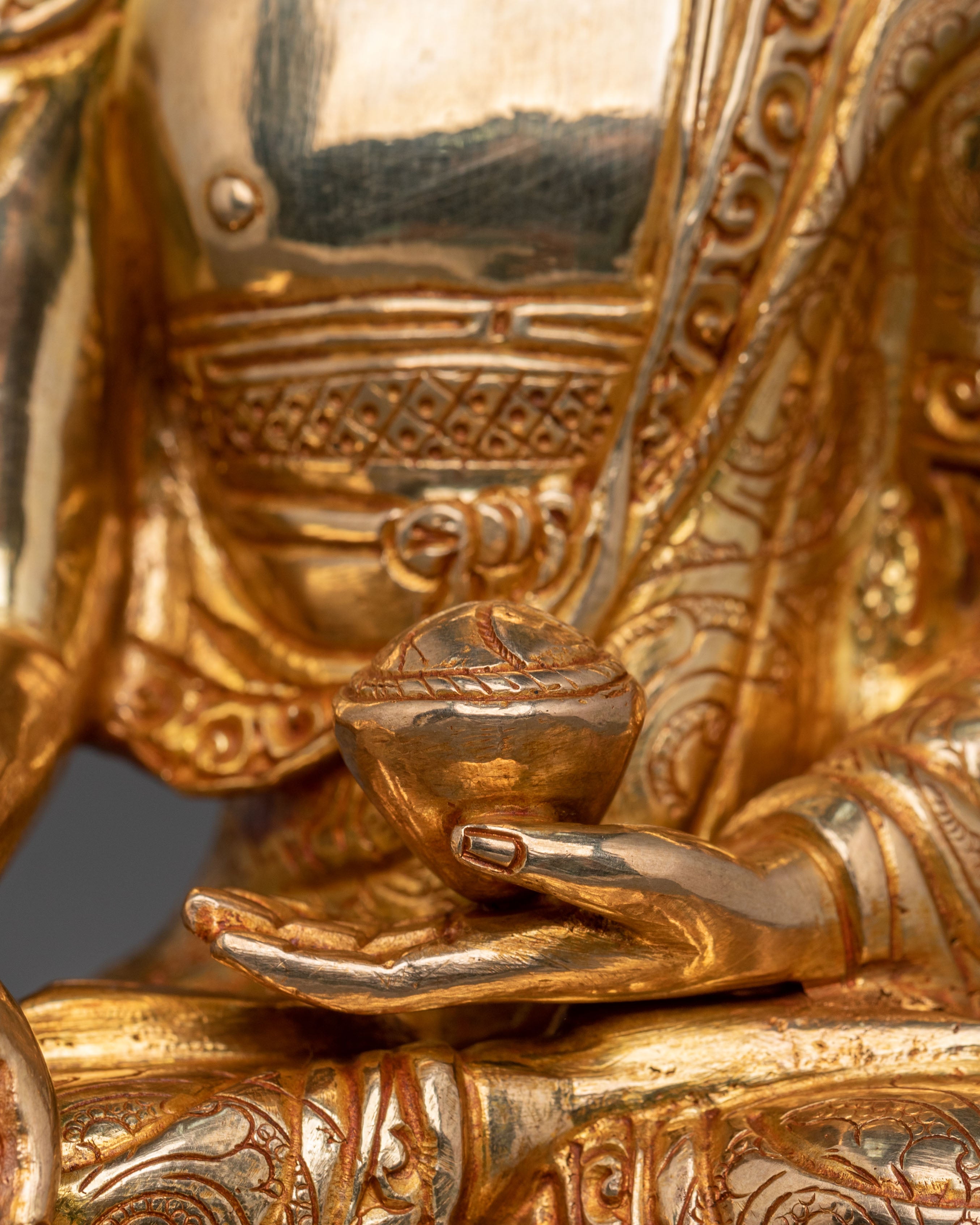 Shakyamuni Buddha Statue – Handcrafted Gold Gilded Copper