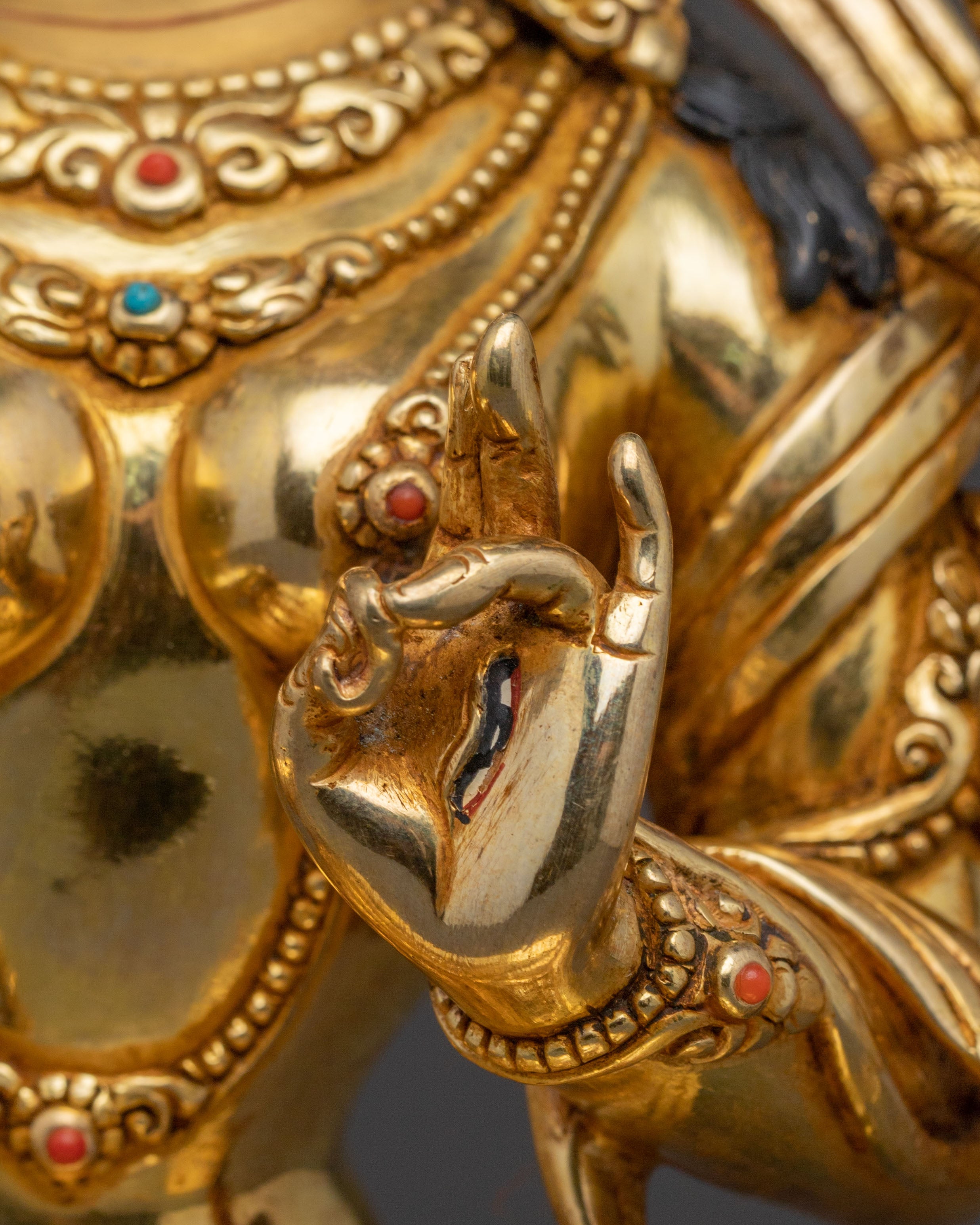 Handcrafted White Tara Sacred Statue – Gilded Perfection