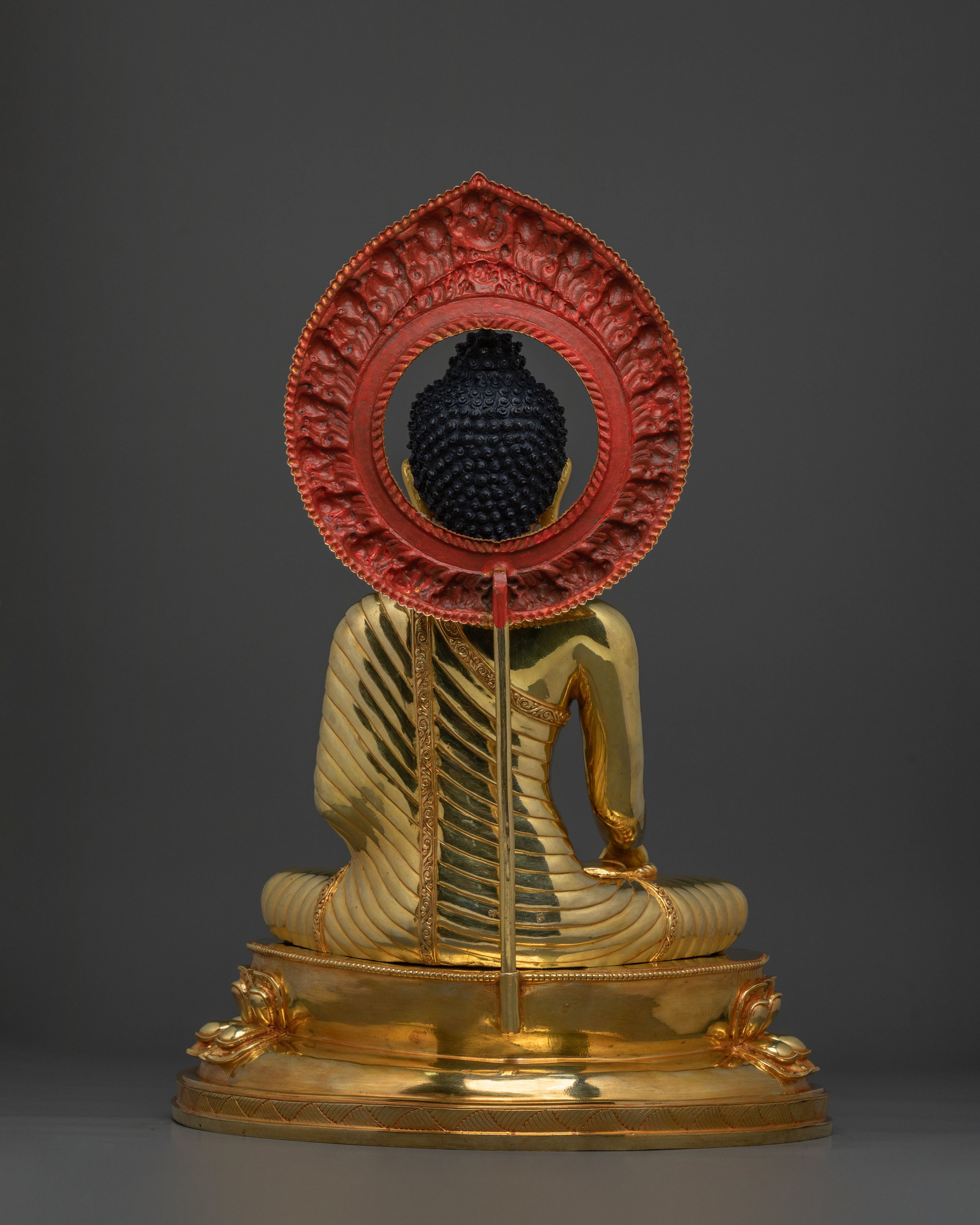 historical founder of buddhism shakyamuni buddha statue