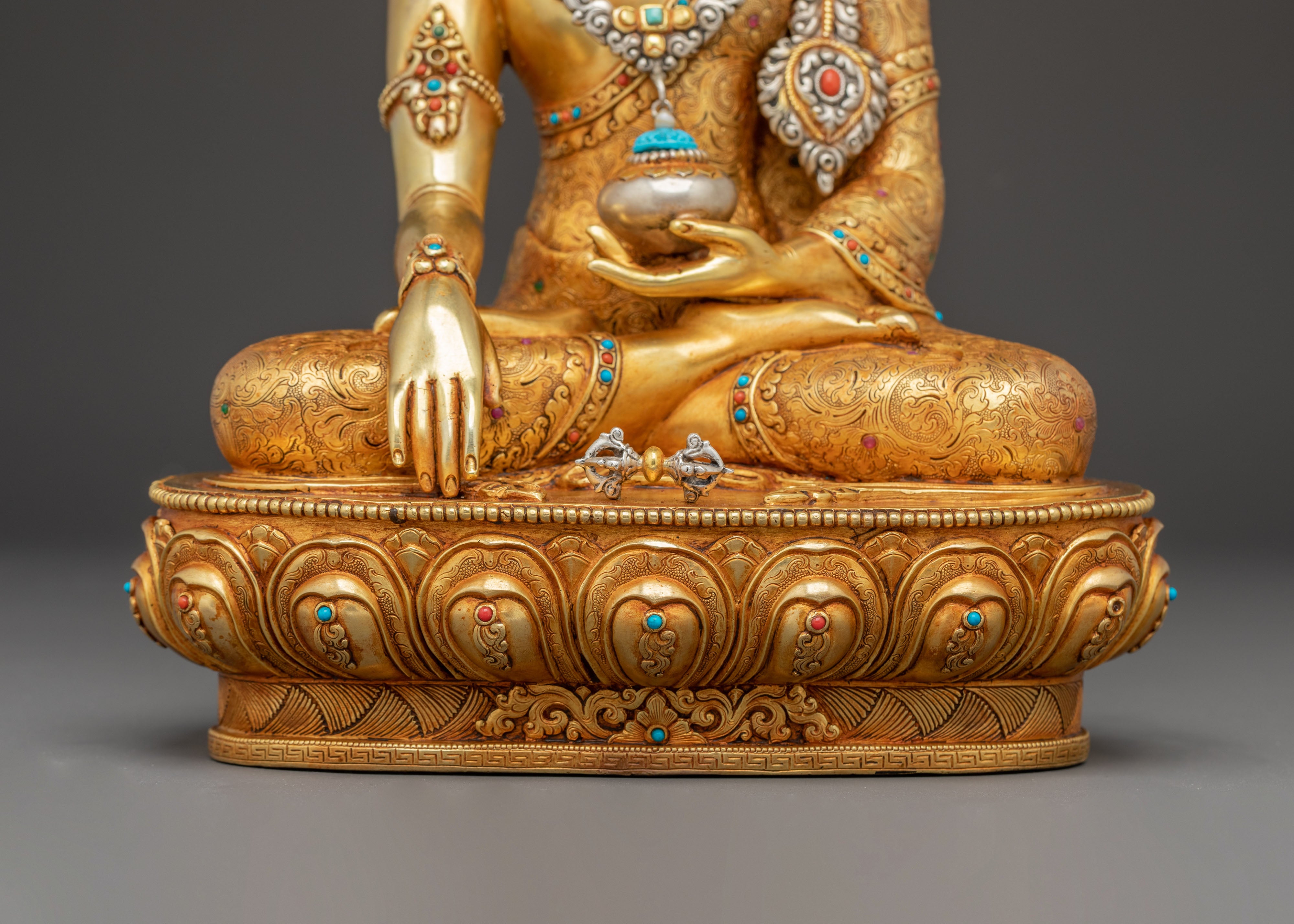 Statue of Dharma Guru Crown Shakyamuni Buddha