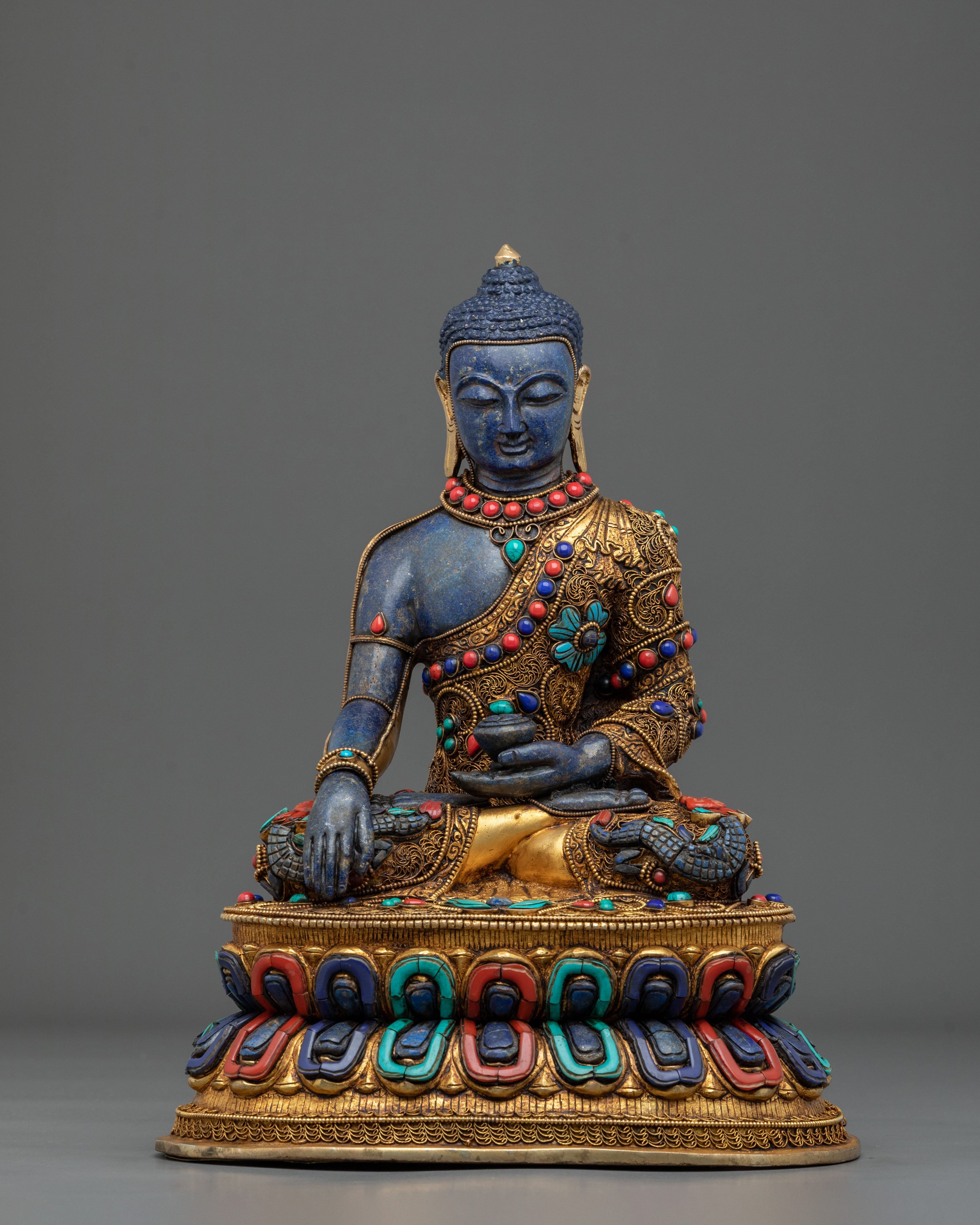 Shakyamuni Buddha Statue: Embodiment of Peace and Wisdom