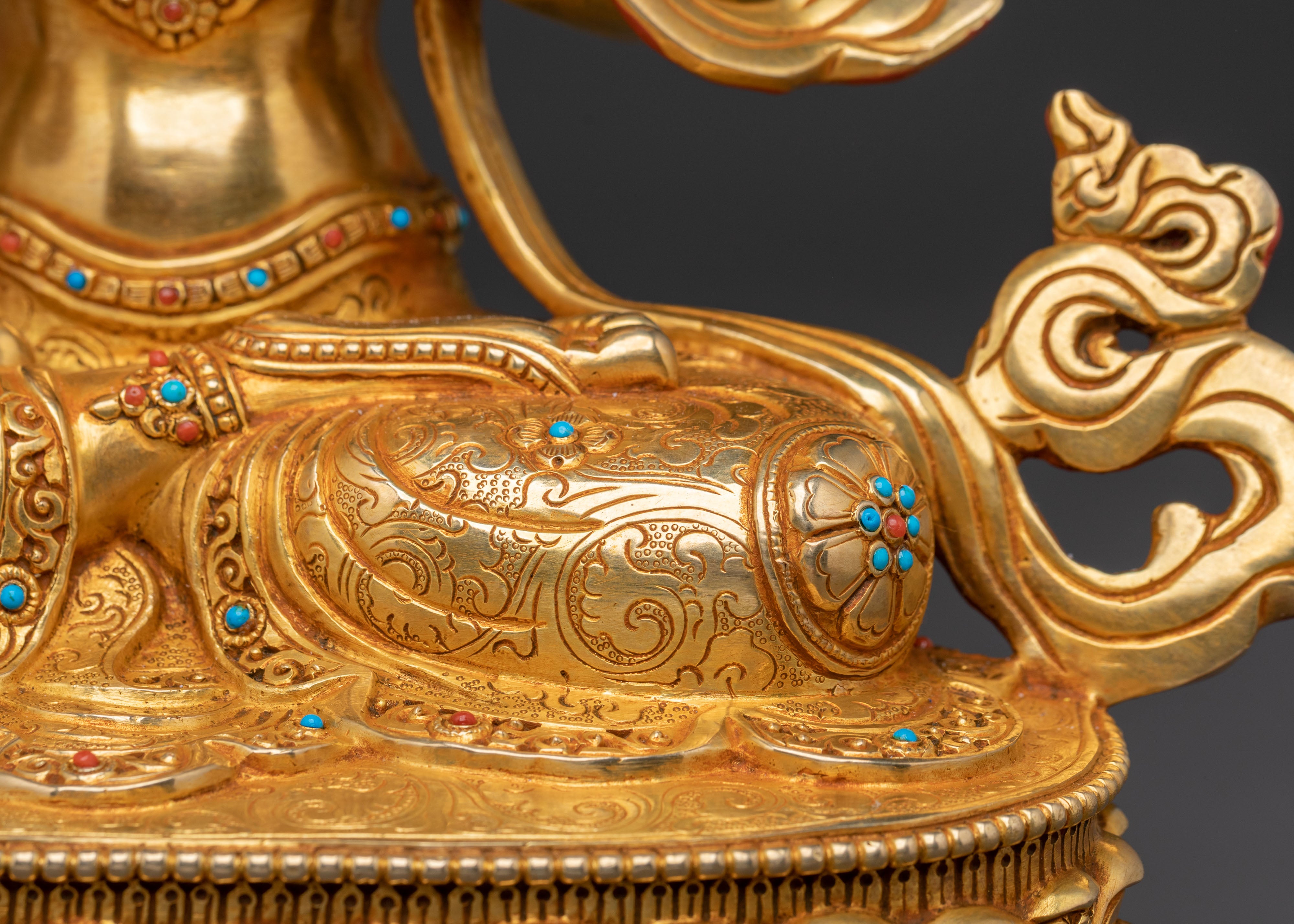 Chenrezig Protector Statue: Handcrafted Figurine for Spiritual Spaces