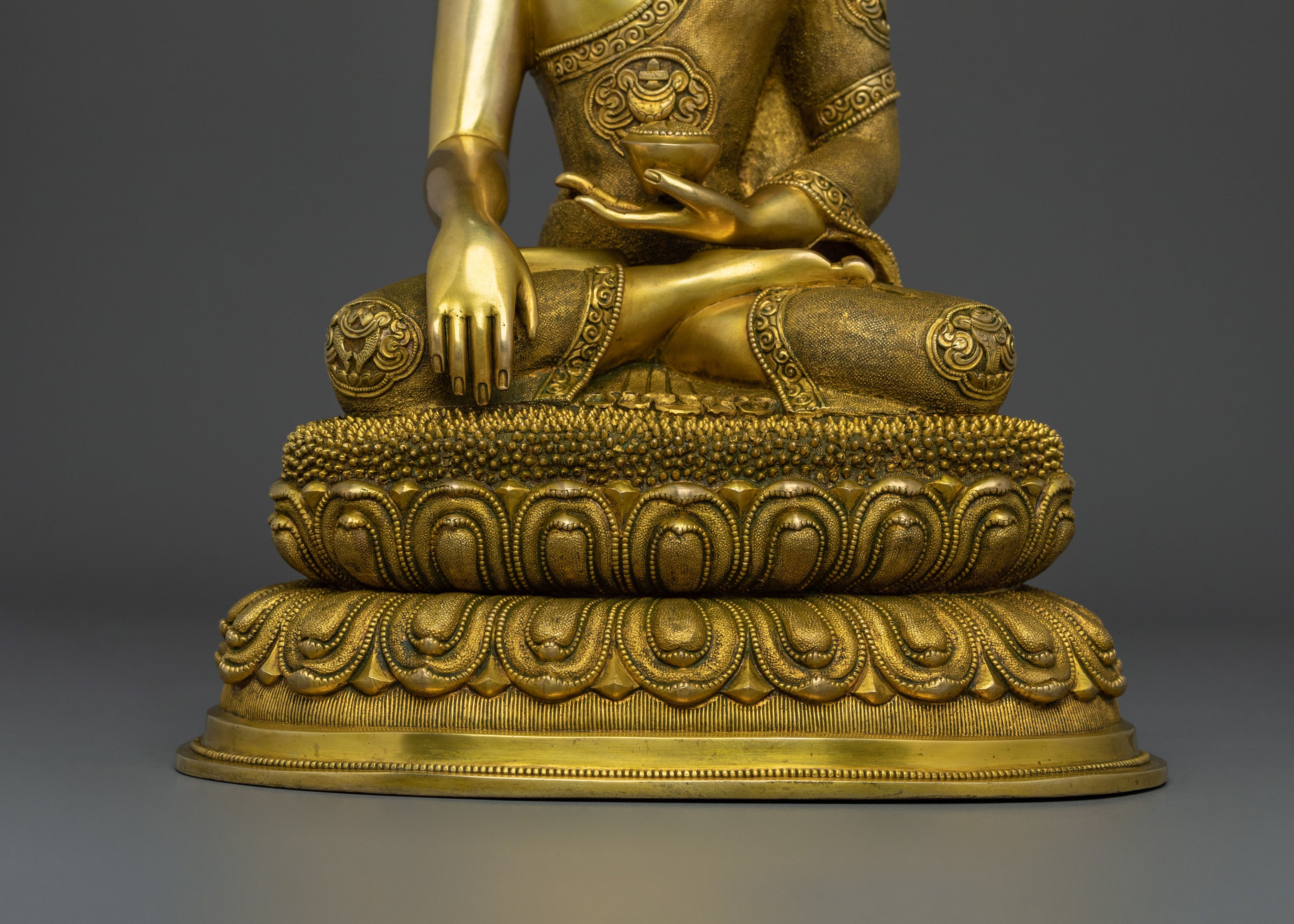 Founder of Buddhism Shakyamuni Buddha Golden Statue
