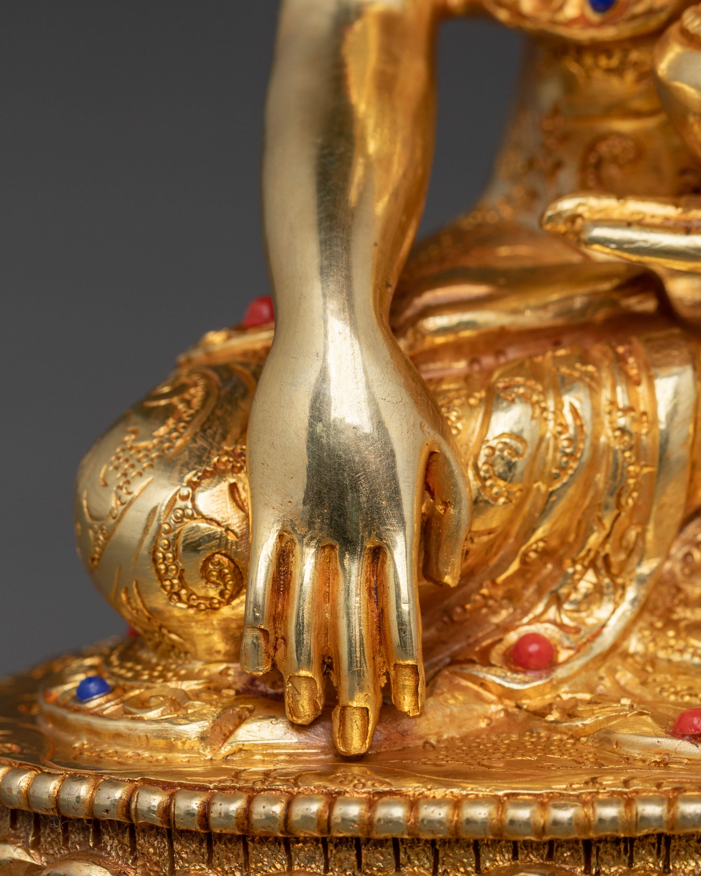 Shakyamuni Buddha Statue: Path to Nirvana