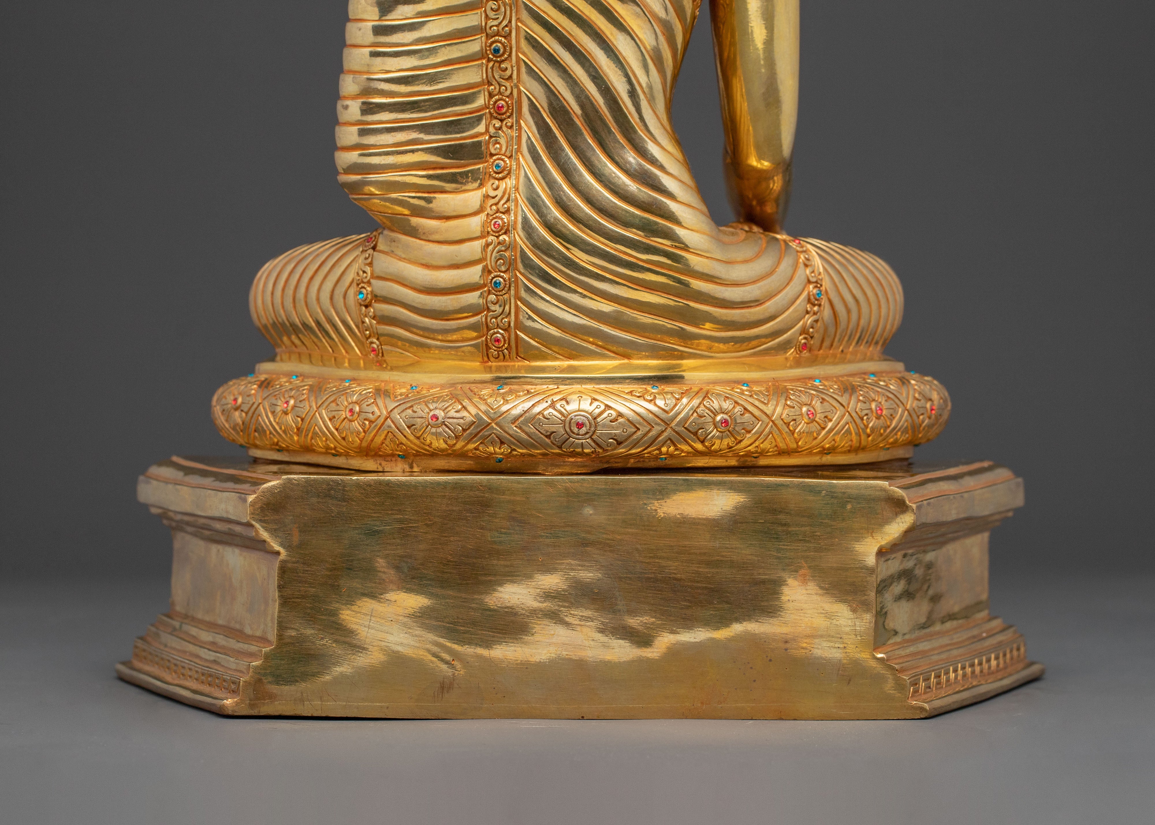 Gold-Gilded Shakyamuni Buddha Sacred Statue | A Radiant Icon