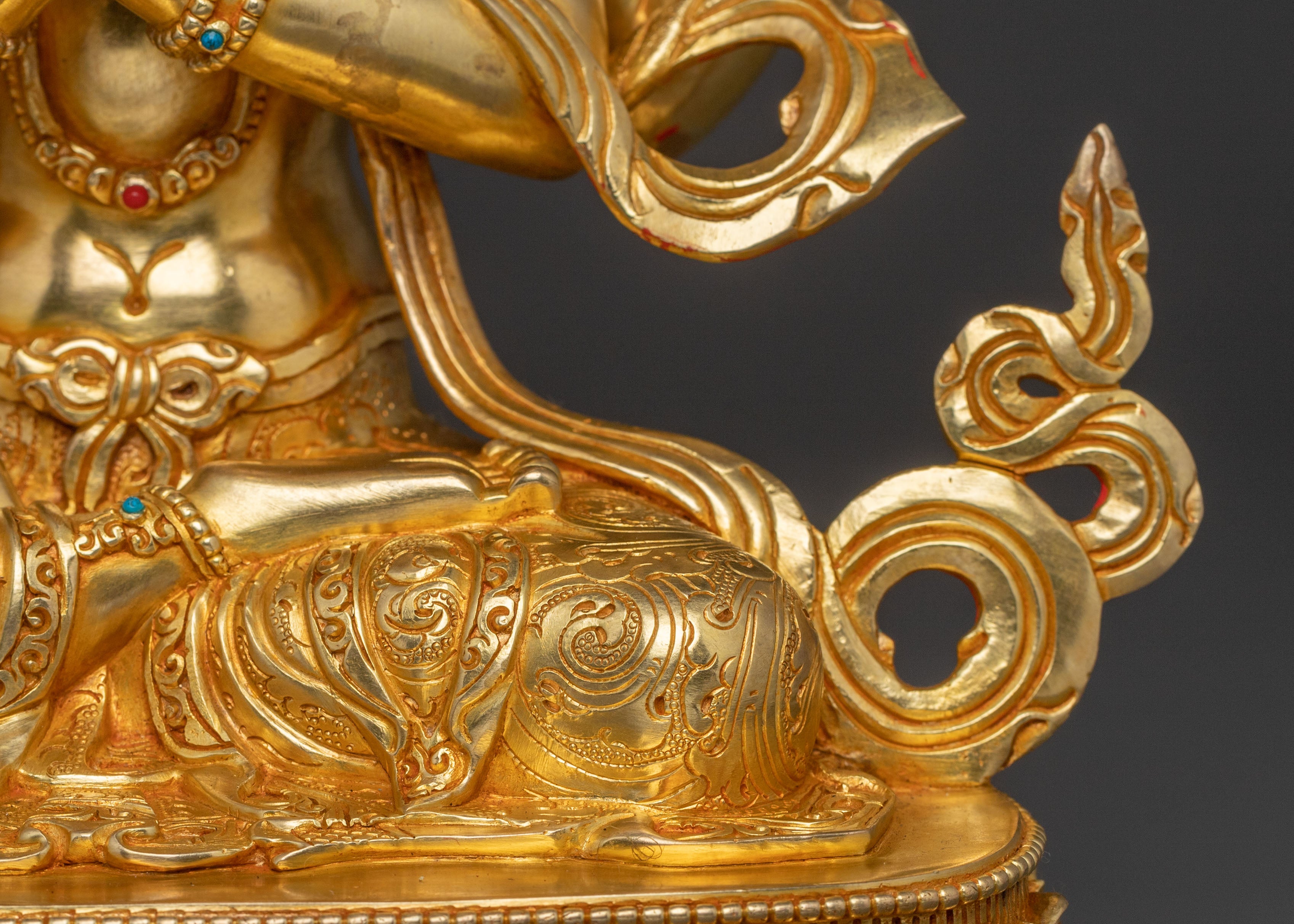 Handcrafted Chenrezig Statue | Serene Compassion