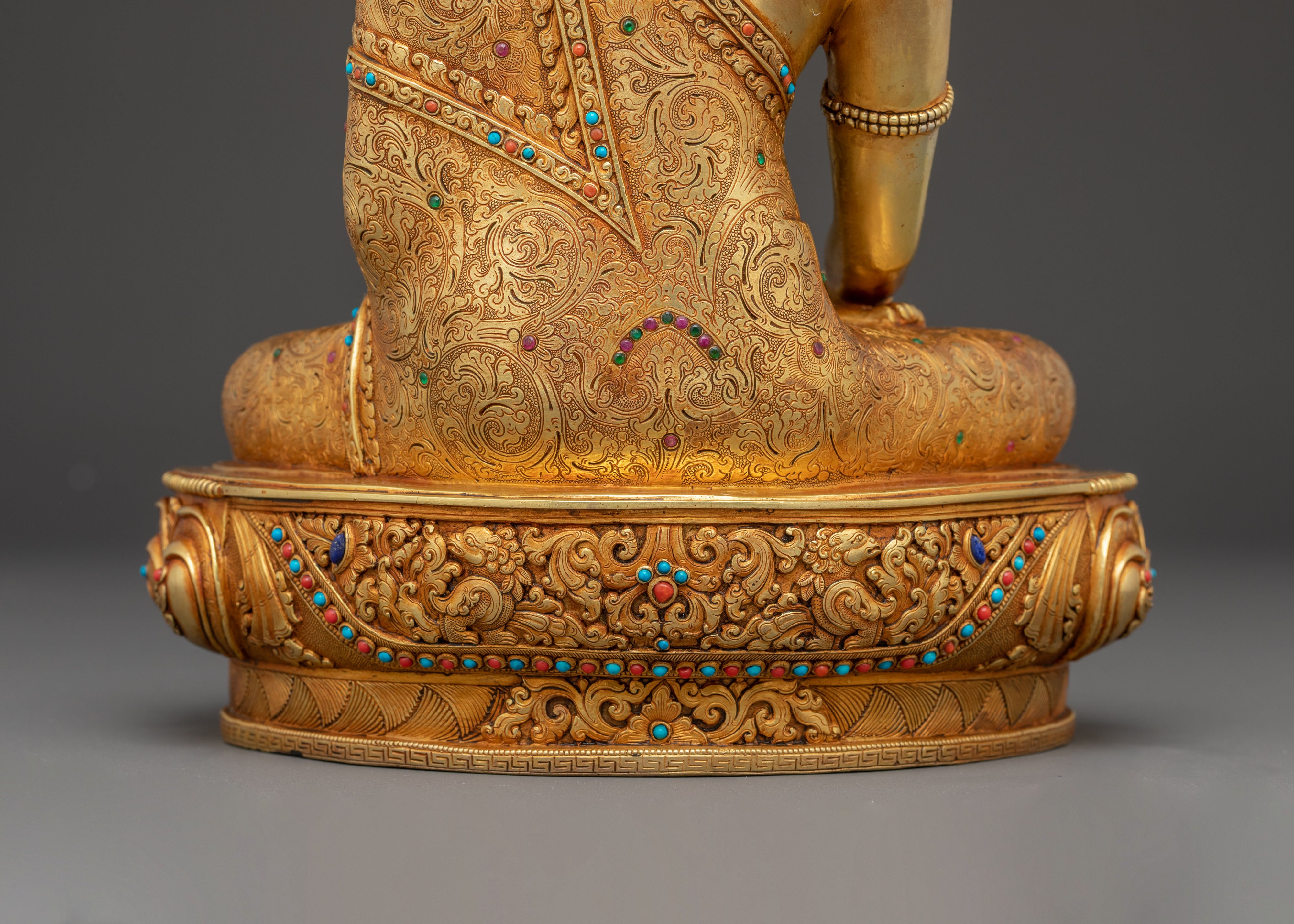 Statue of Dharma Guru Crown Shakyamuni Buddha