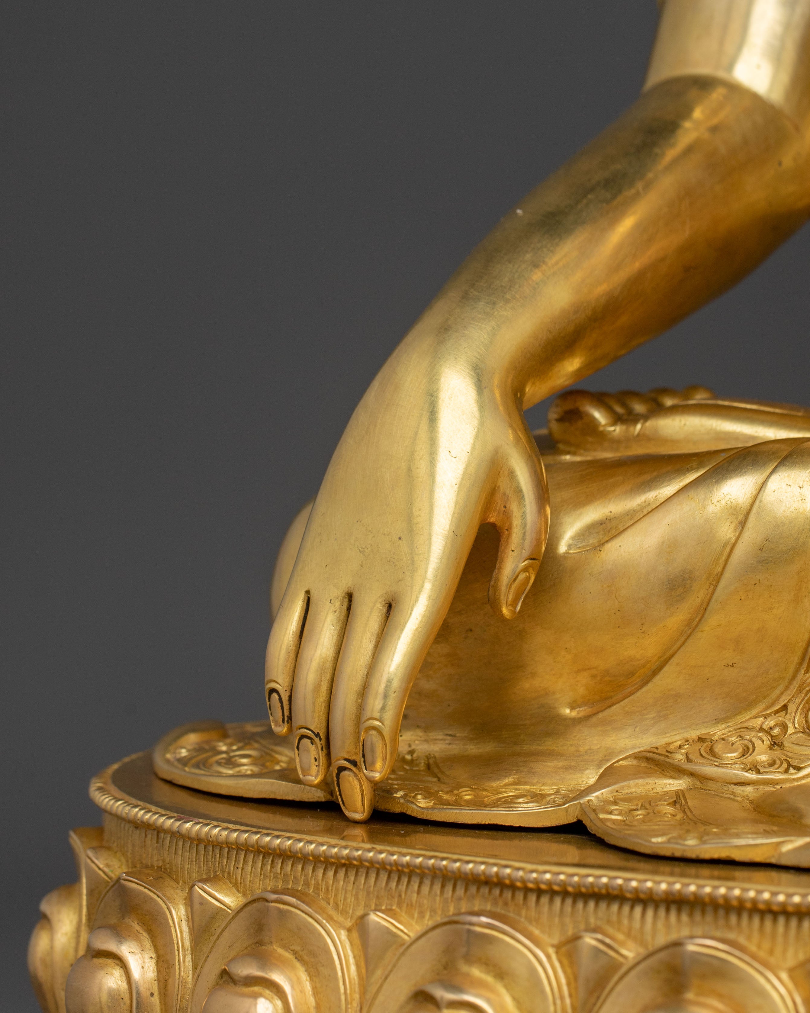 Hand Carved Shakyamuni Buddha Golden Sculpture