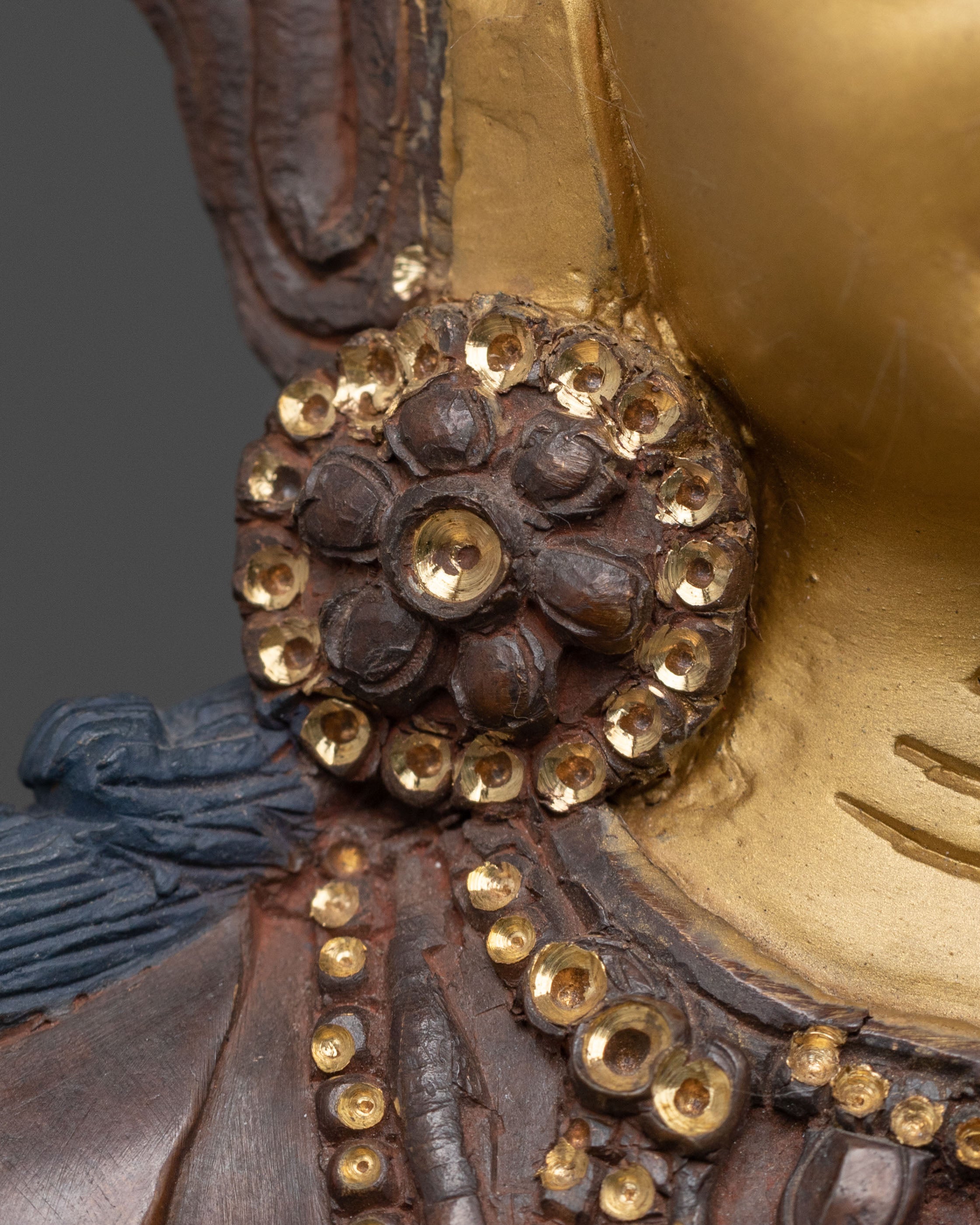 Wisdom Statue: Symbol of Knowledge & Enlightenment