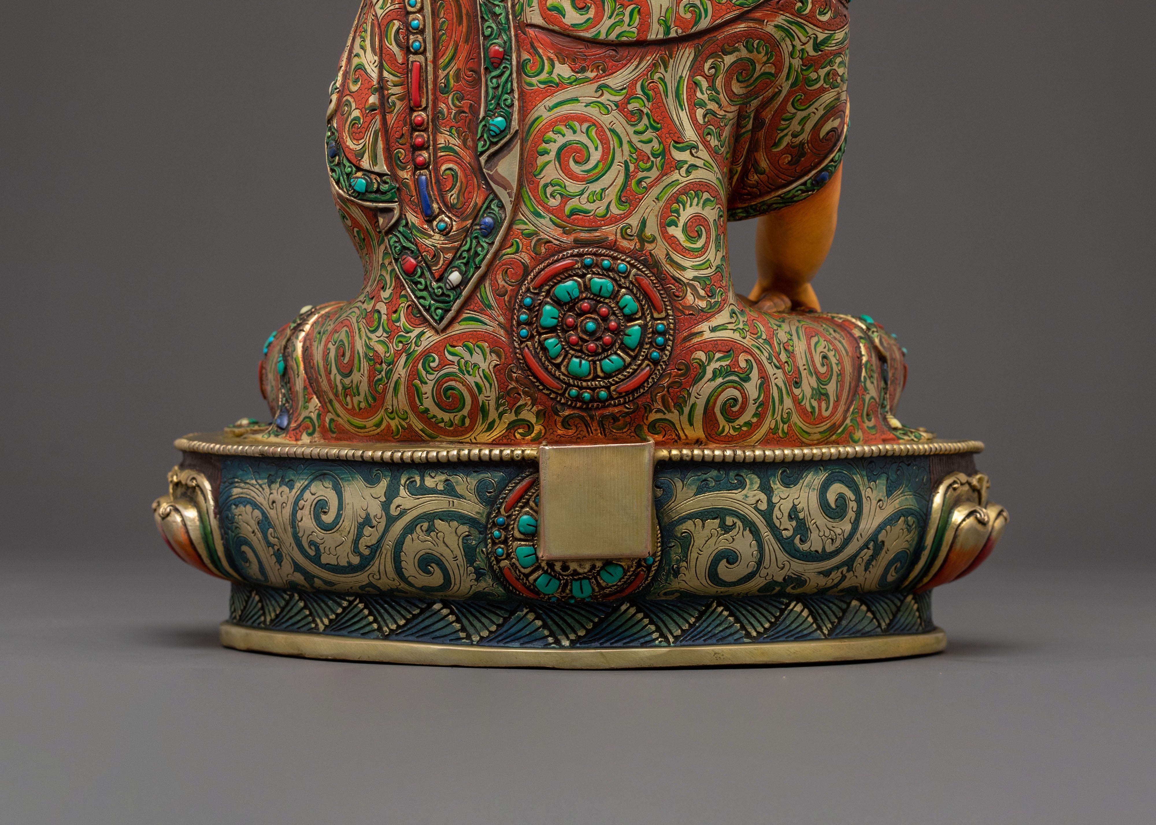 Shakyamuni Buddha Statue – Serene Nepali Artistry