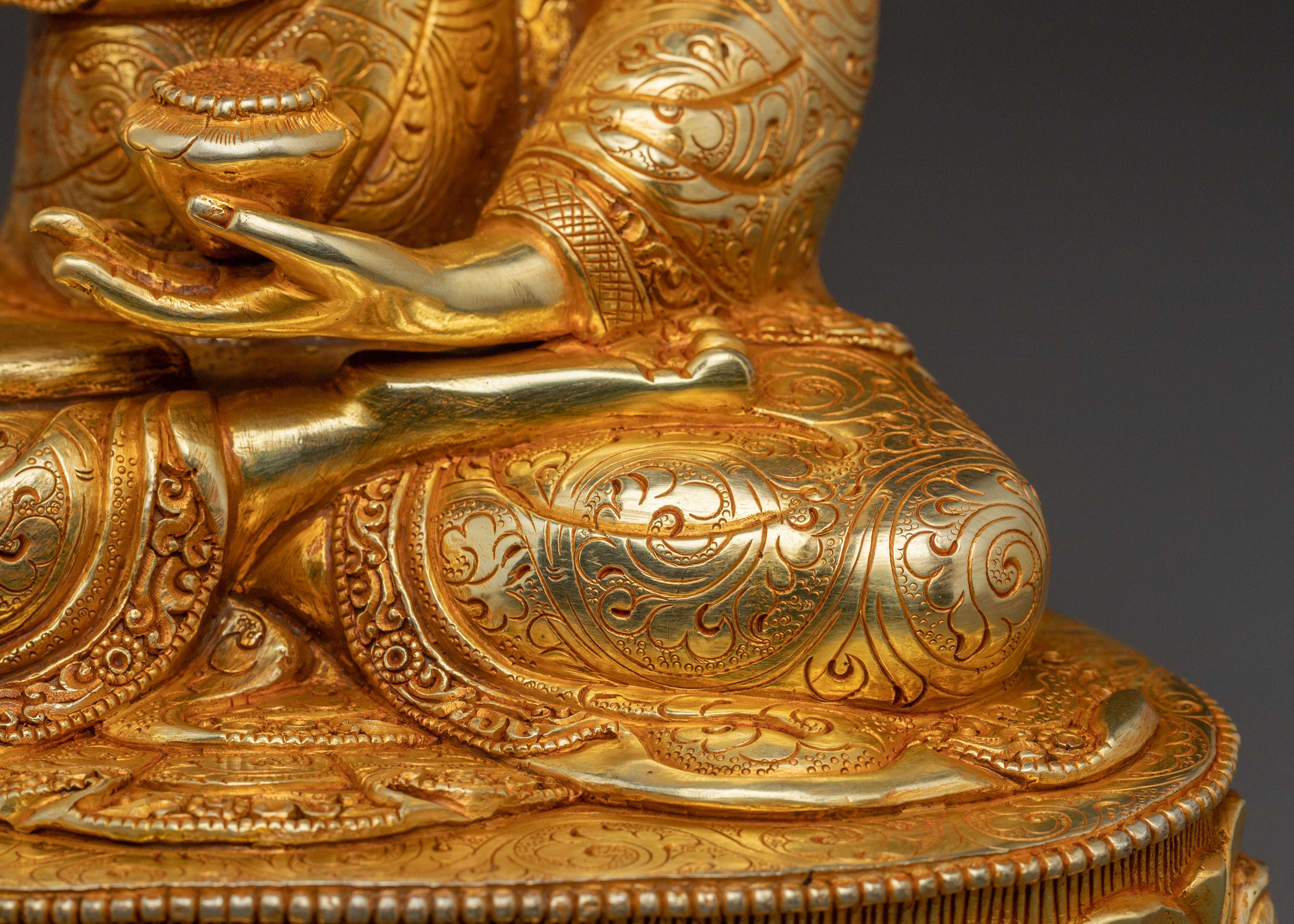 Shakyamuni Buddha Statue: Gilded Meditation Decor