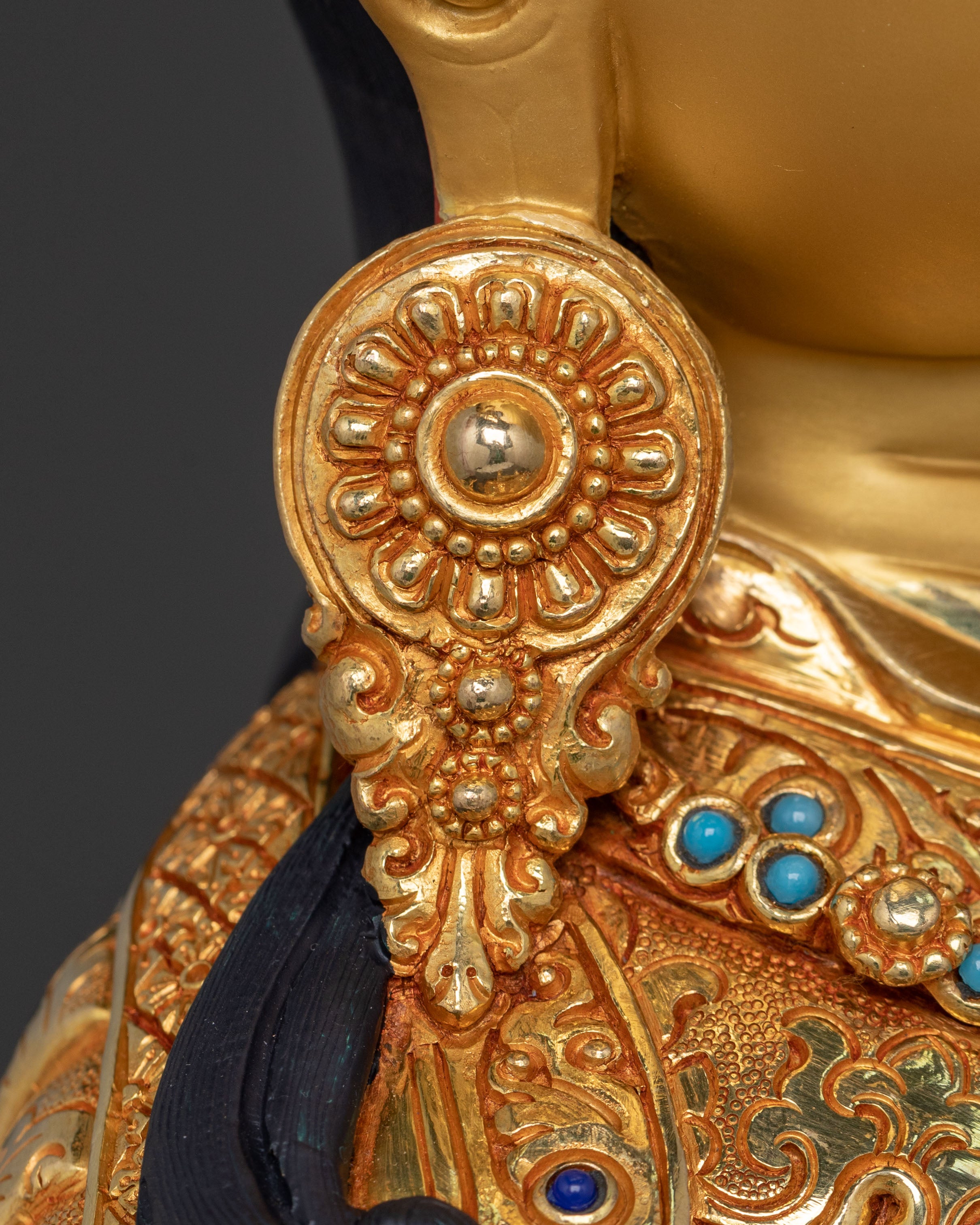 Guru Rinpoche Golden Statue | Traditional Figure