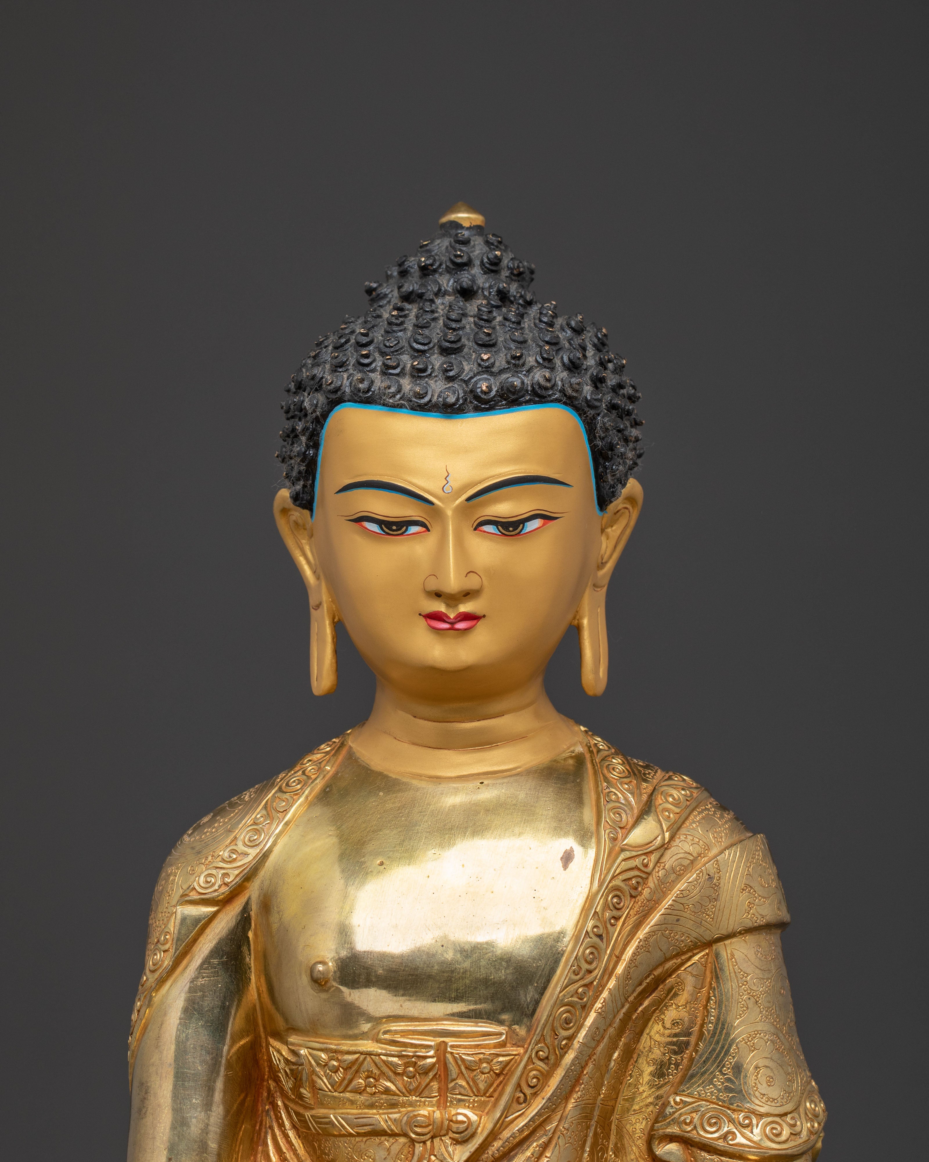 Golden Statue of Shakyamuni Buddha – Handcrafted Serenity