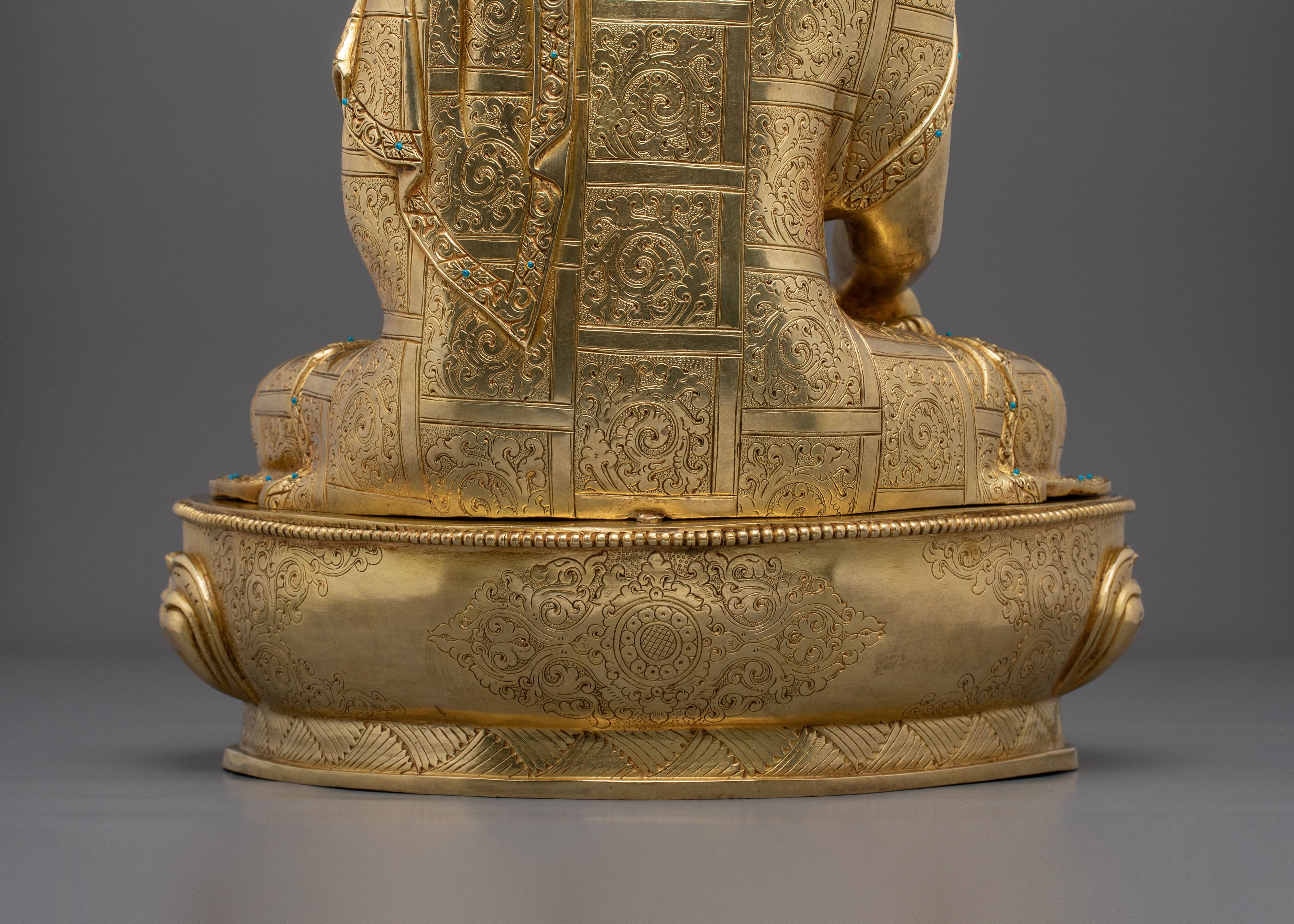 Shakyamuni Buddha Statue: Symbol of Wisdom and Peace