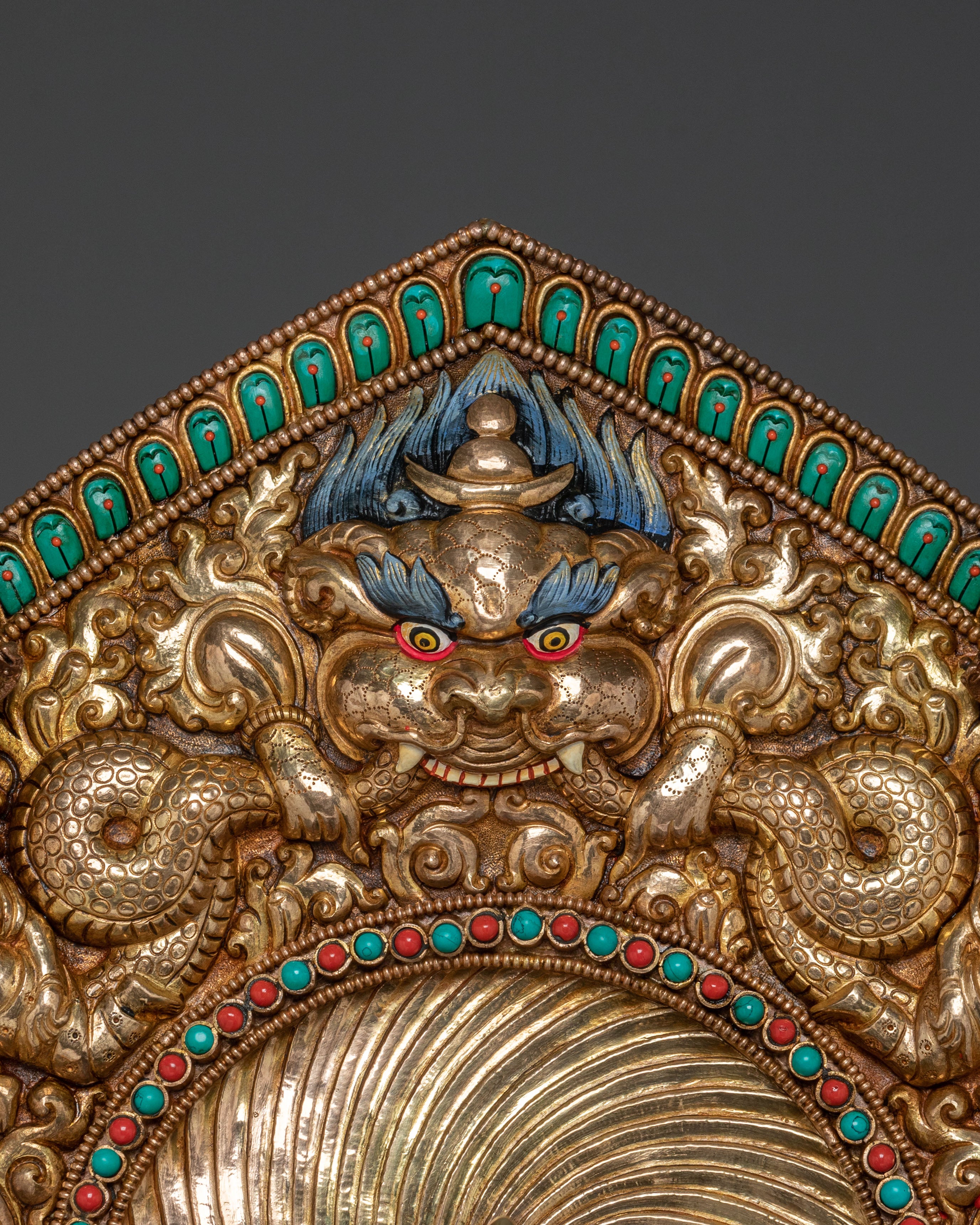 Crowned Buddha of Enlightenment Statue: Sacred Symbol of Wisdom and Awakening