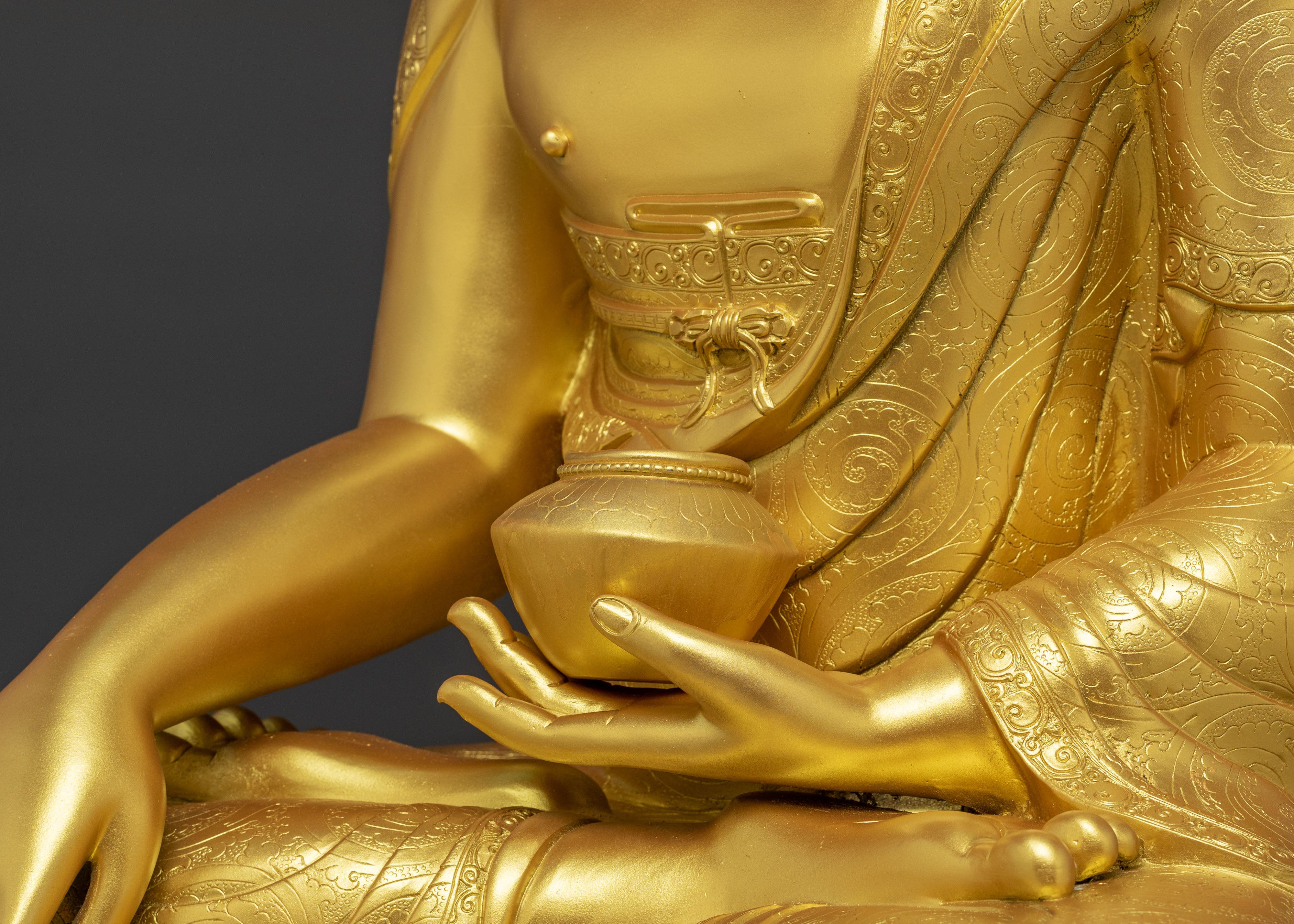 Golden Shakyamuni Buddha Peaceful Statue