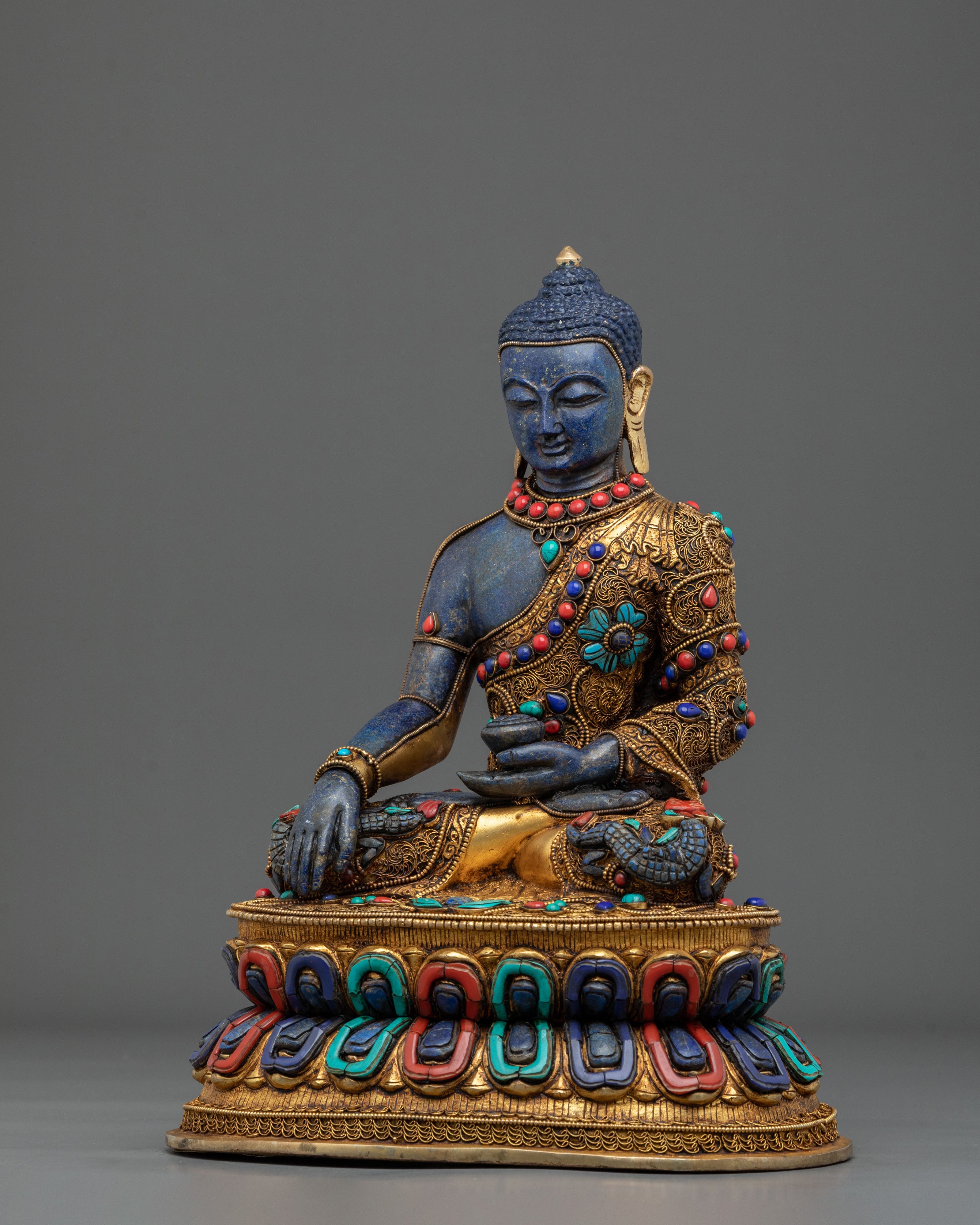 Shakyamuni Buddha Statue: Embodiment of Peace and Wisdom