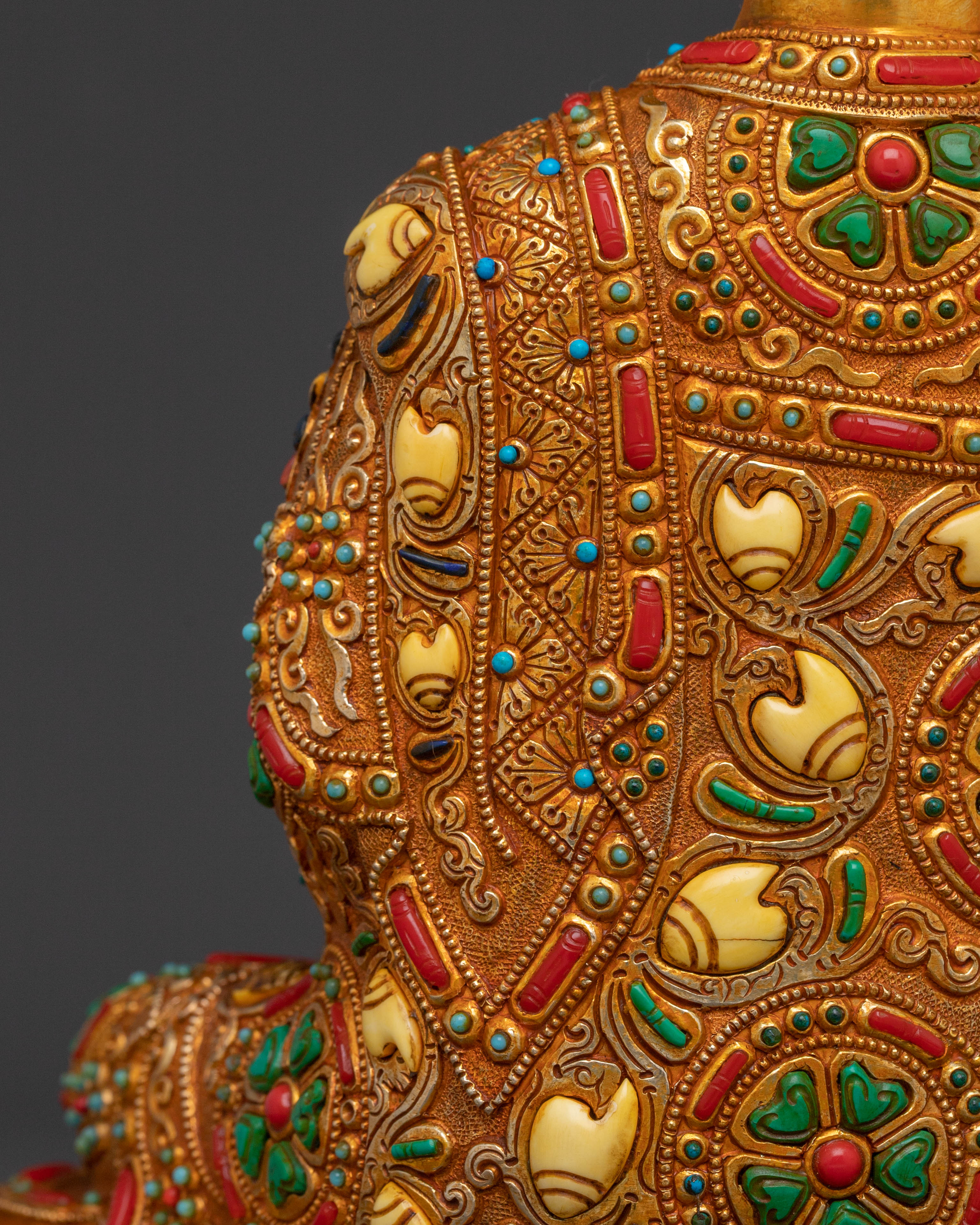 Serene Meditation Shakyamuni Statue – 24K Gold Gilded Art