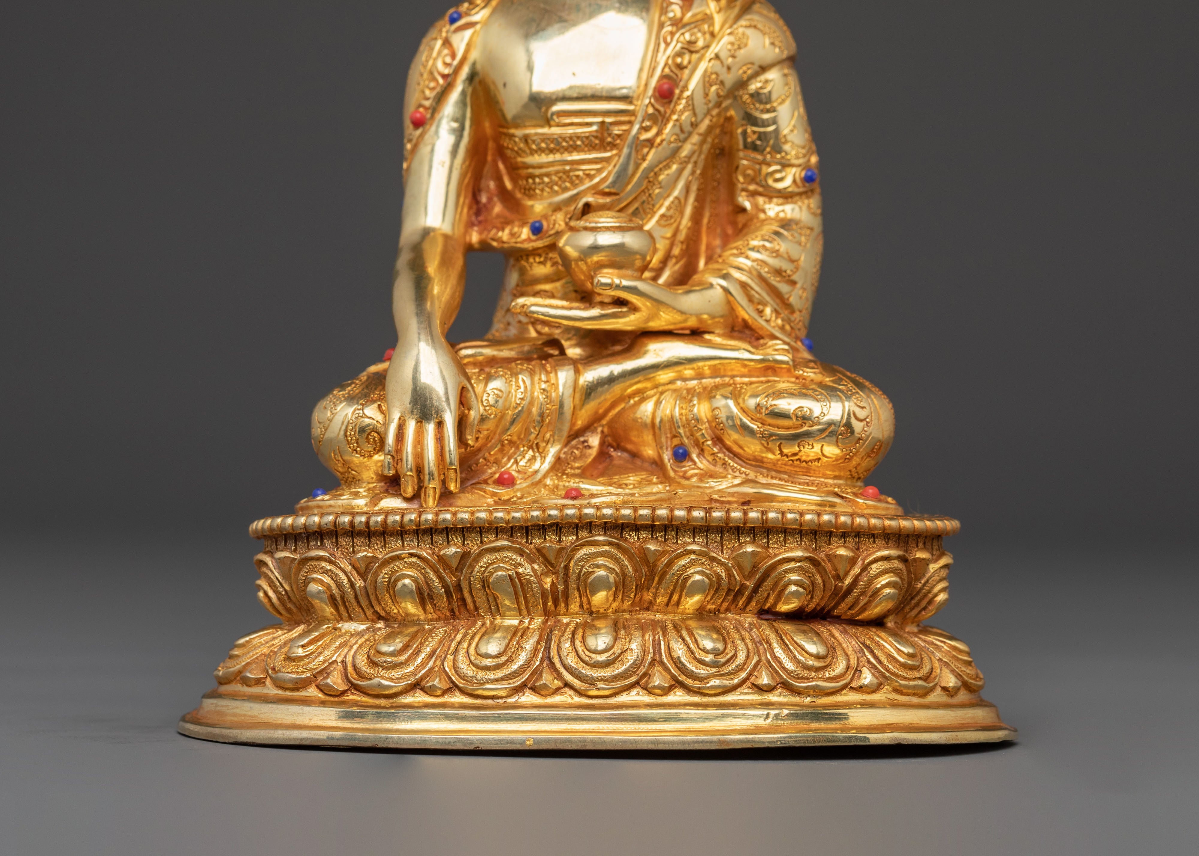 Shakyamuni Buddha Statue: Path to Nirvana