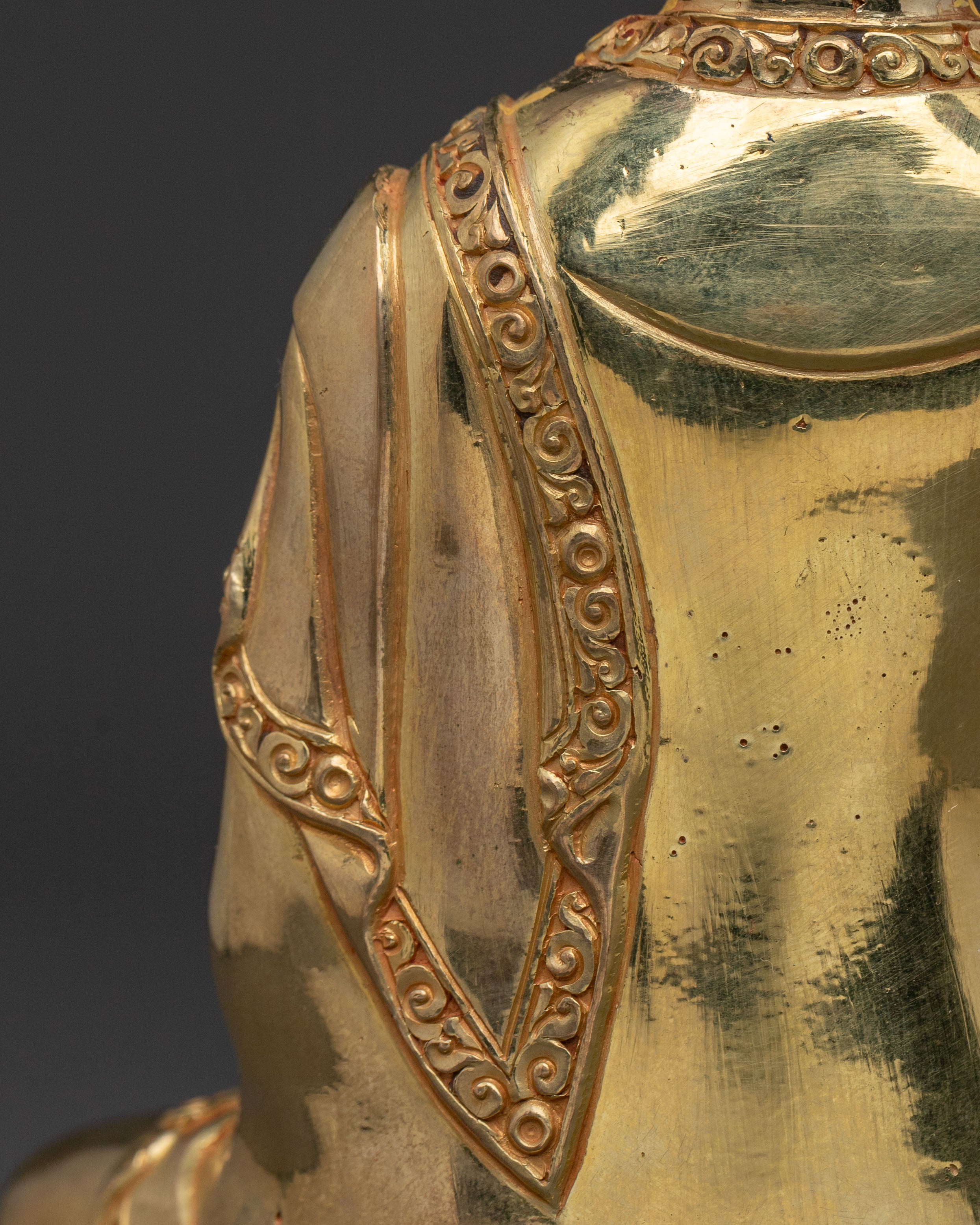 Shakyamuni Buddha Serene Golden Statue – Handcrafted Perfection