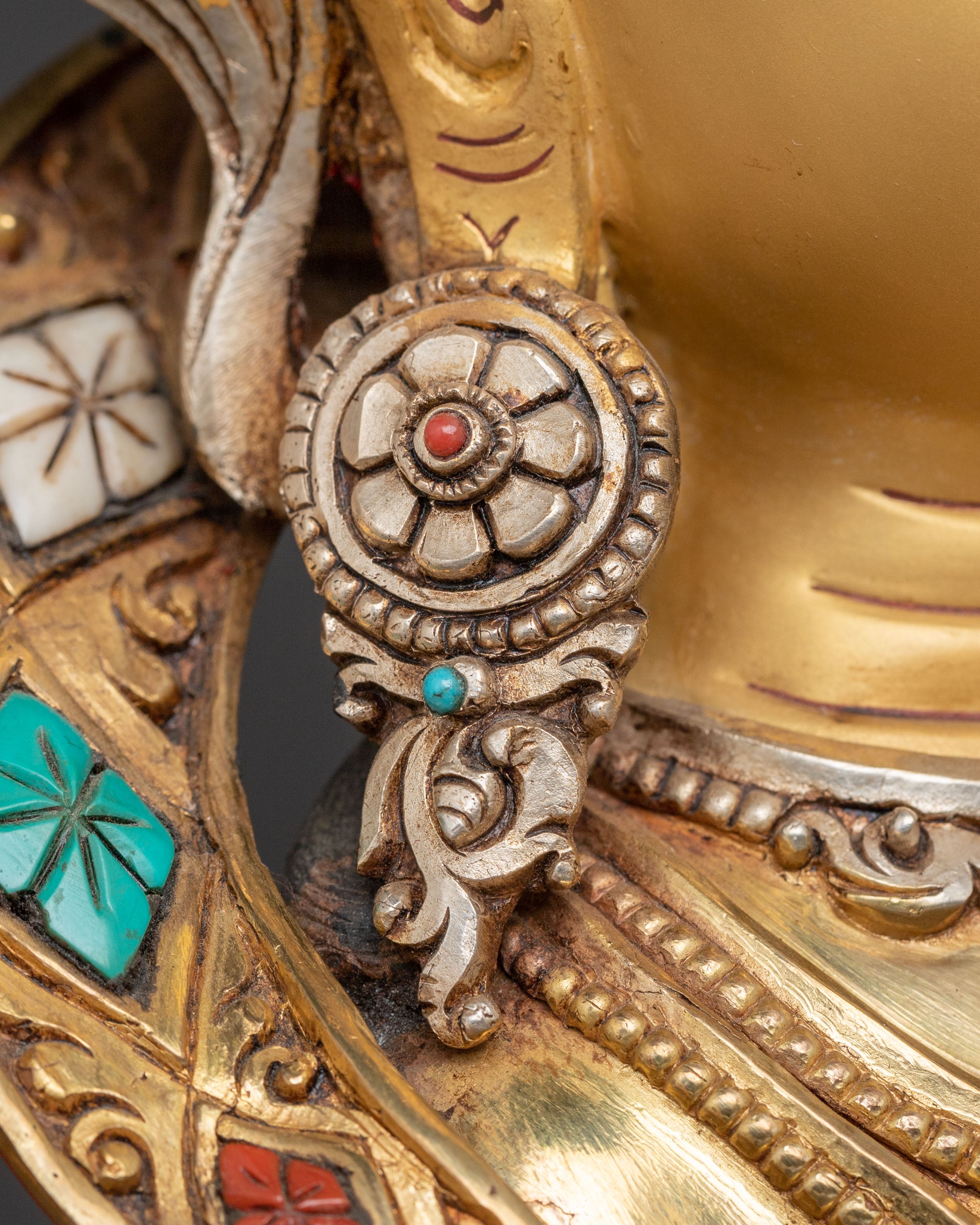 Copper Chenrezig Divine Statue: Gilded Grace