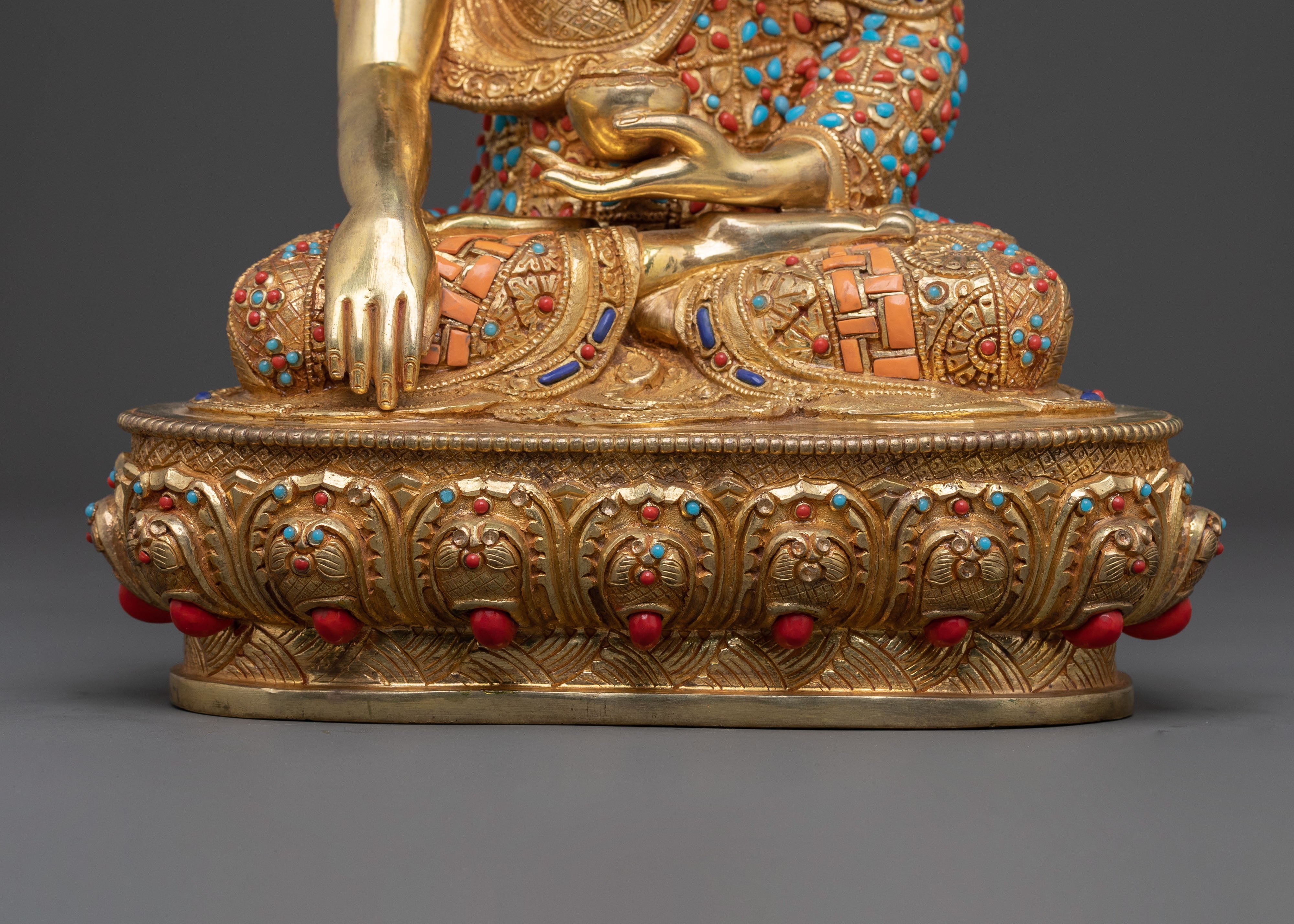 Shakyamuni Buddha Sacred Statue: Buddhist Decor