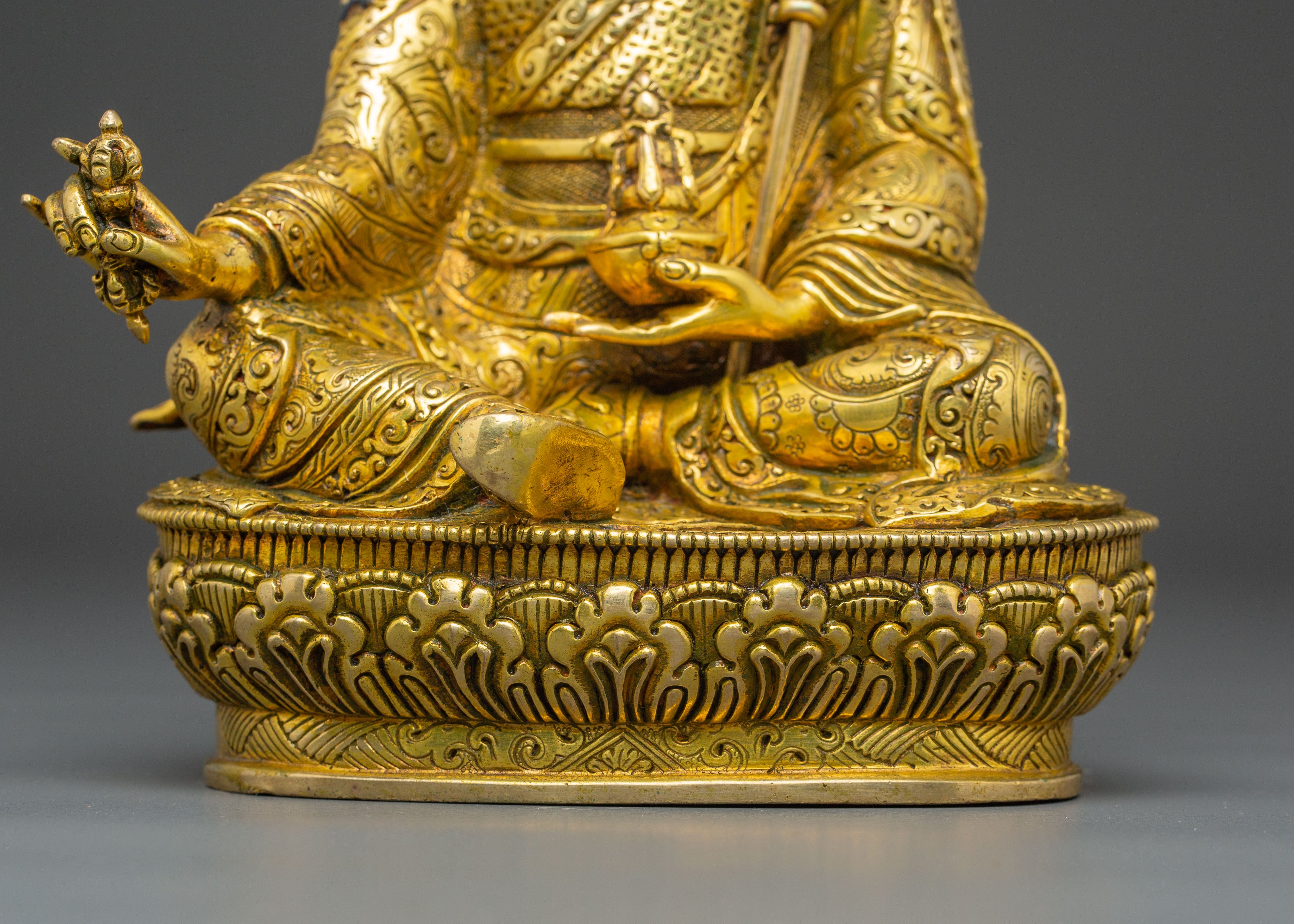 Himalayan Vajrayana Buddhist Master Guru Rinpoche Statue