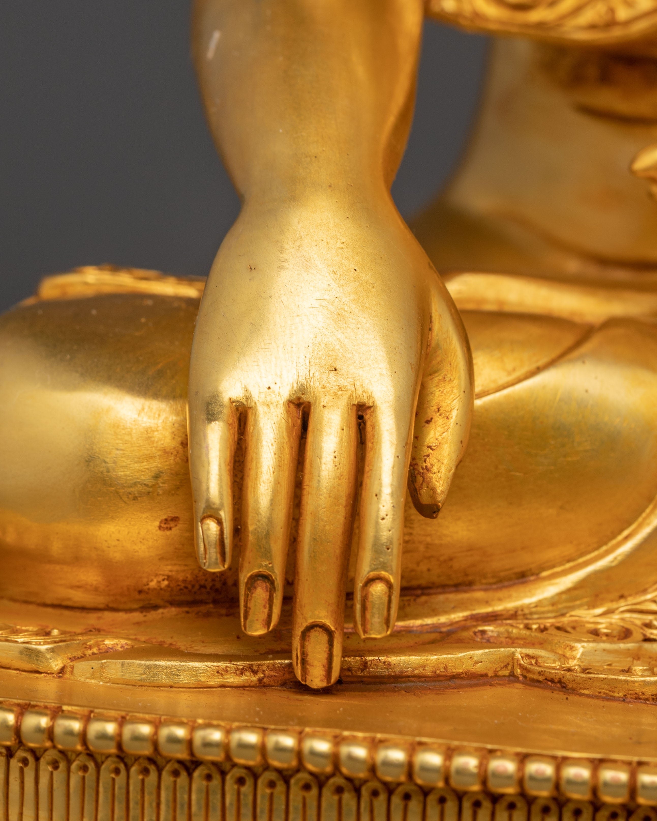 Radiant Statue of Buddha Shakyamuni | Embodiment of Enlightenment