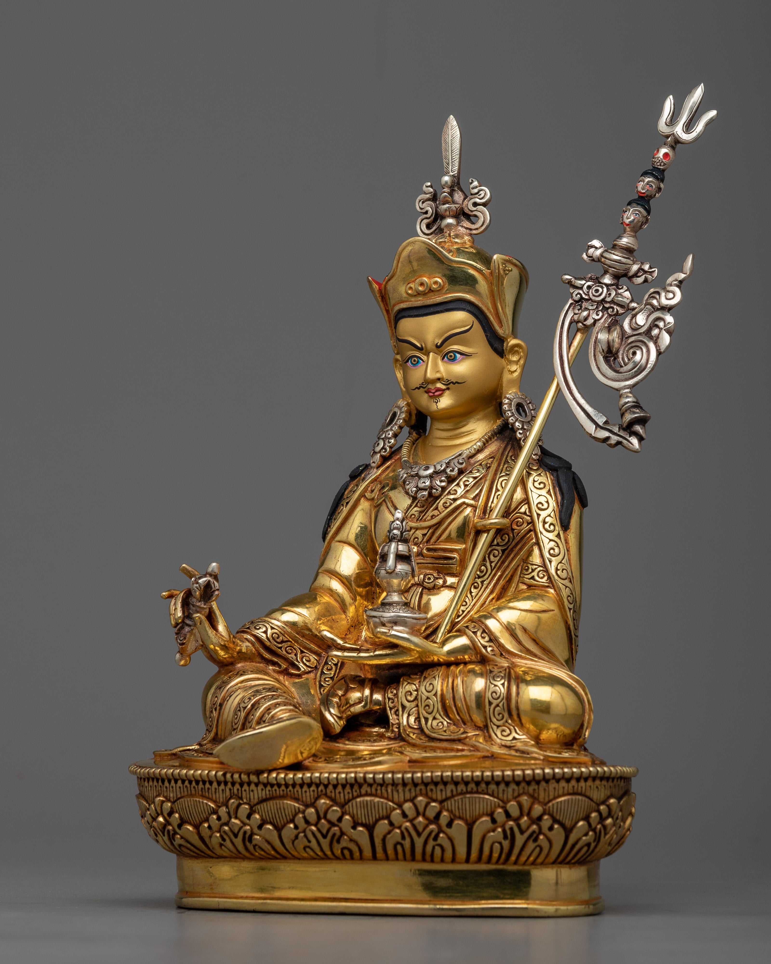 guru-rinpoche-sculpture