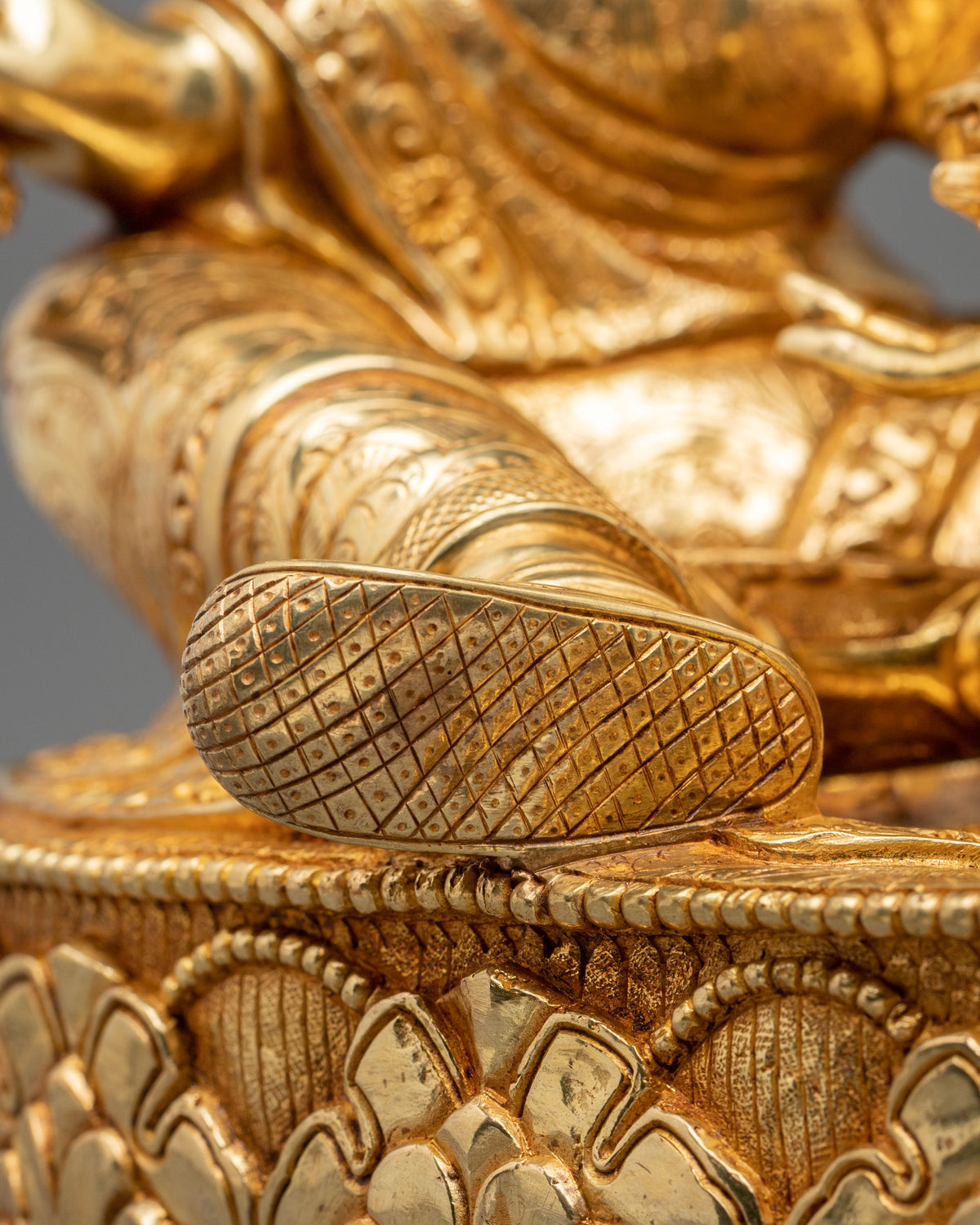 Guru Rinpoche Statue for Decoration | Embodiment of Wisdom and Compassion