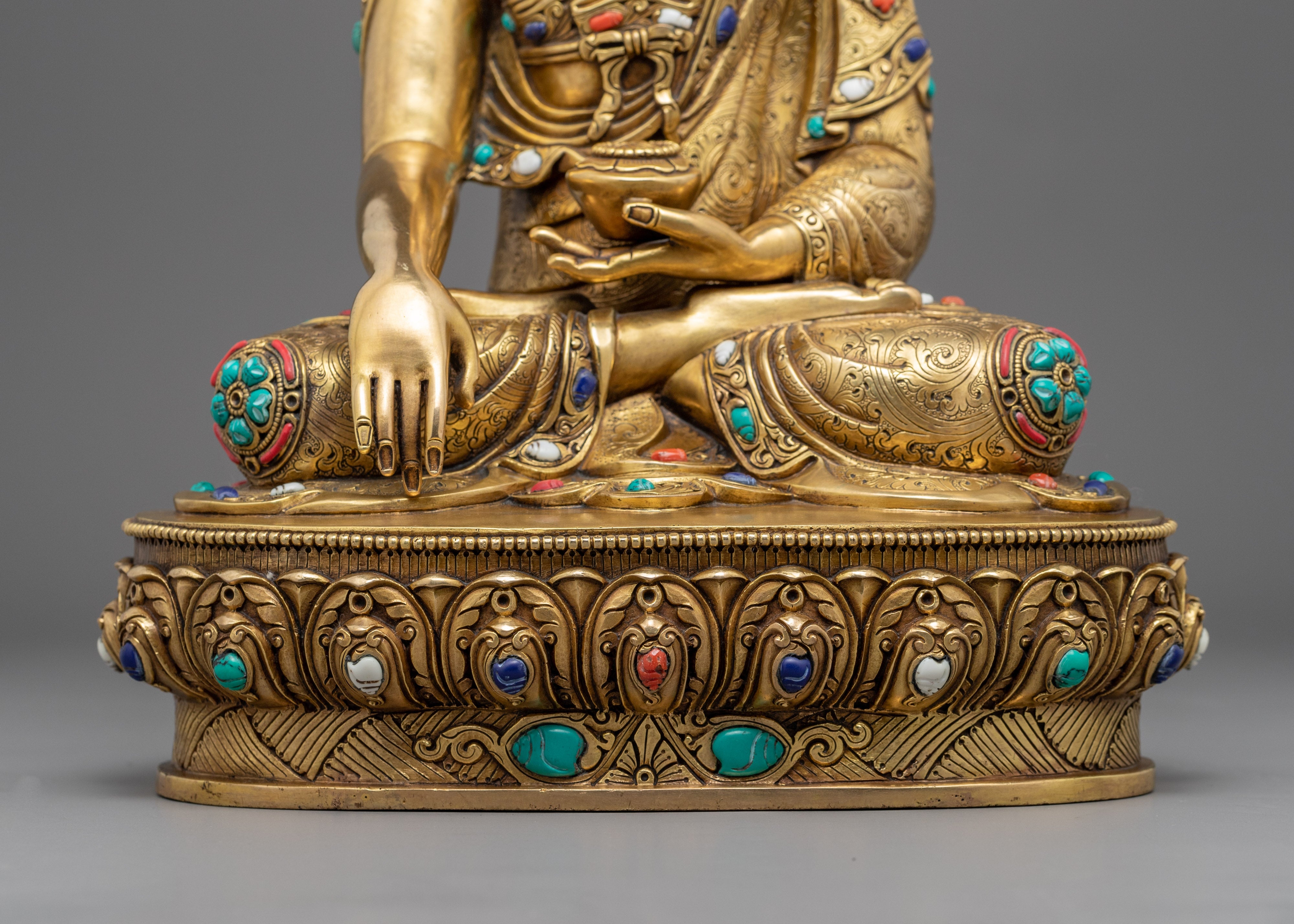 Shakyamuni Buddha Statue Indoor Practice | Gold-Gilded Buddhist Traditional Sculpture